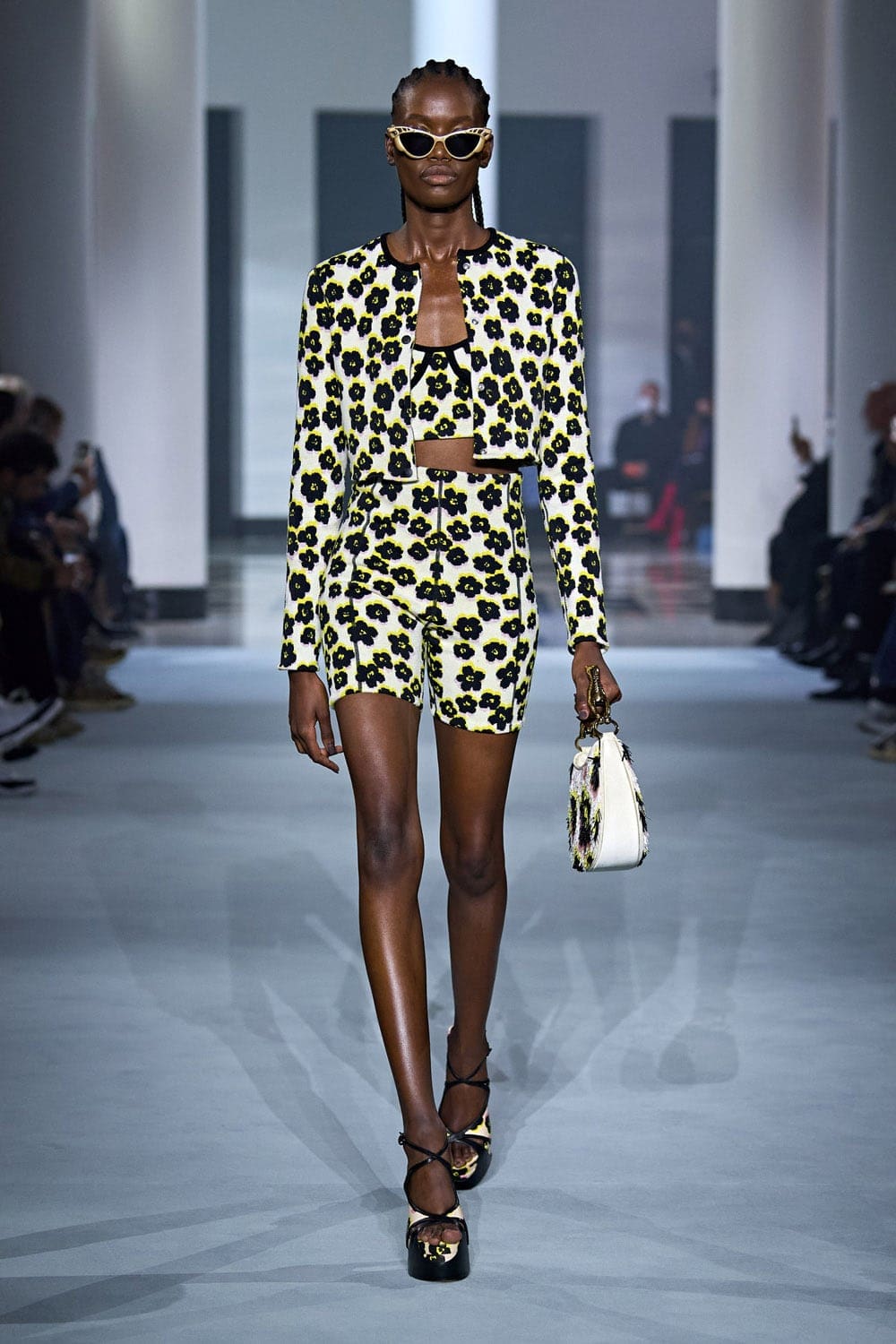 Lanvin Spring Summer 2022 Batman por RUNWAY MAGAZINE