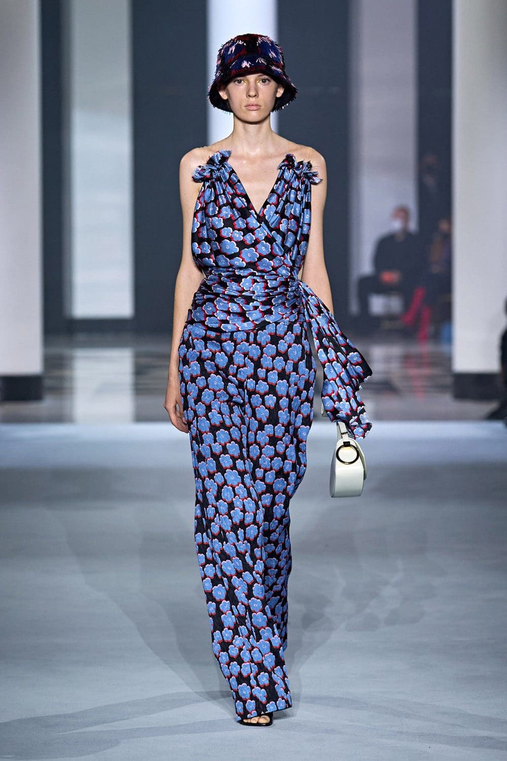 Lanvin Spring Summer 2022 Batman por RUNWAY MAGAZINE