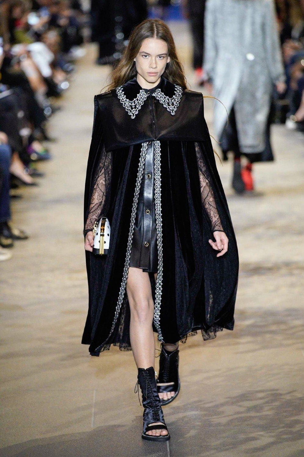 Louis Vuitton Весна-Лето 2022 от RUNWAY ЖУРНАЛ