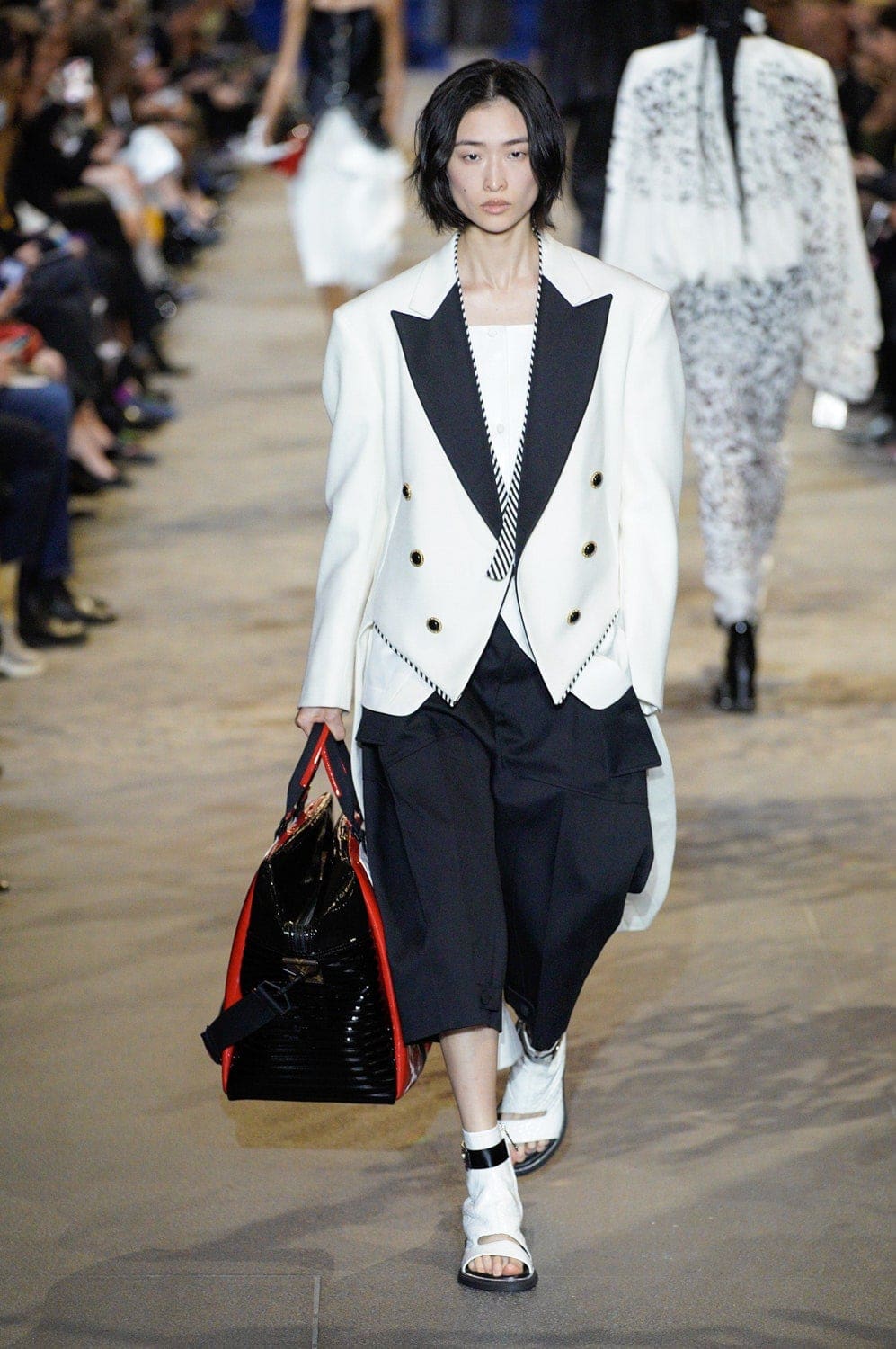 Louis Vuitton Весна-Лето 2022 от RUNWAY ЖУРНАЛ