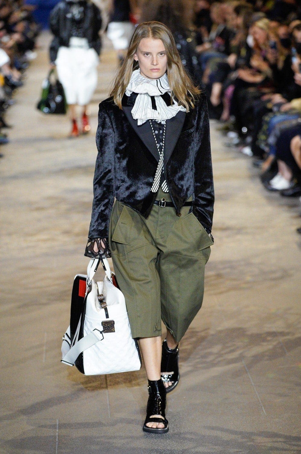Louis Vuitton Весна-Лето 2022 от RUNWAY ЖУРНАЛ