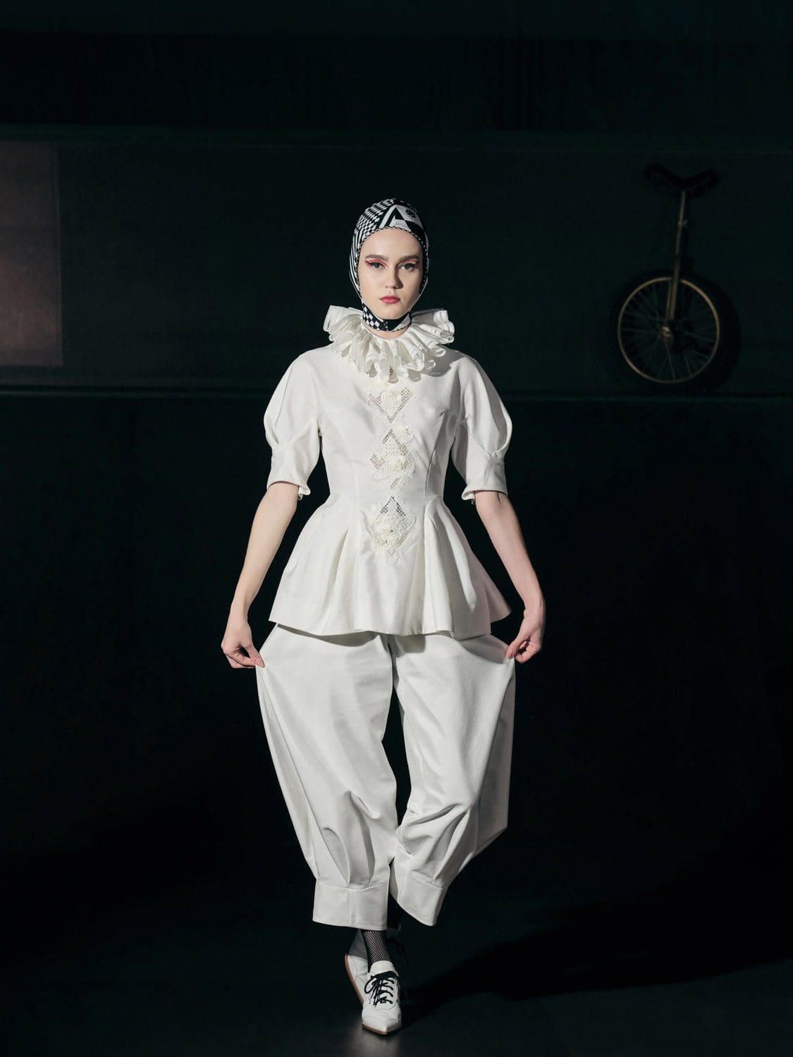 Shiatzy Chen Spring Summer 2022 por RUNWAY MAGAZINE