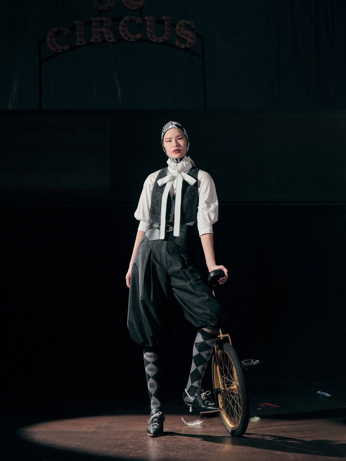 Shiatzy Chen Spring Summer 2022 por RUNWAY MAGAZINE