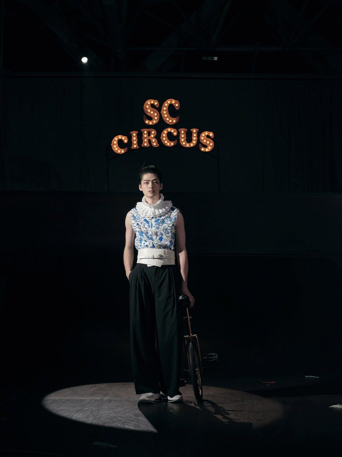 Shiatzy Chen Spring Summer 2022 por RUNWAY MAGAZINE