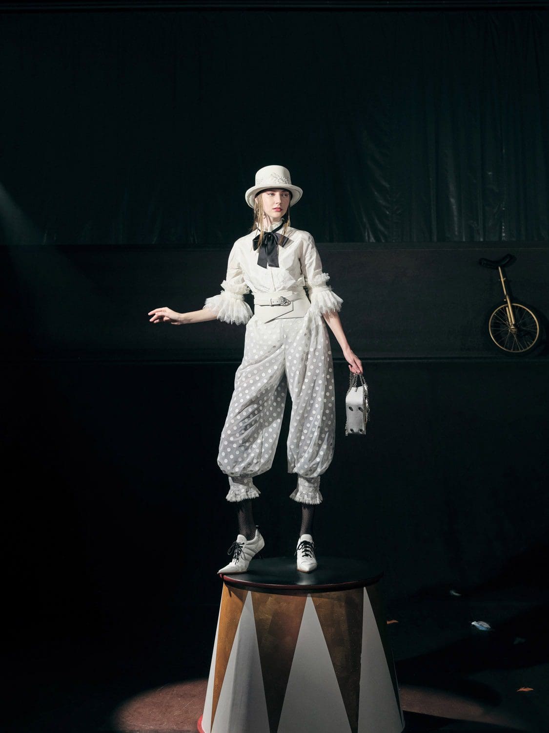 Shiatzy Chen Spring Summer 2022 por RUNWAY MAGAZINE