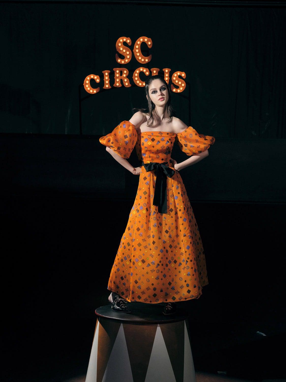 Shiatzy Chen Spring Summer 2022 por RUNWAY MAGAZINE