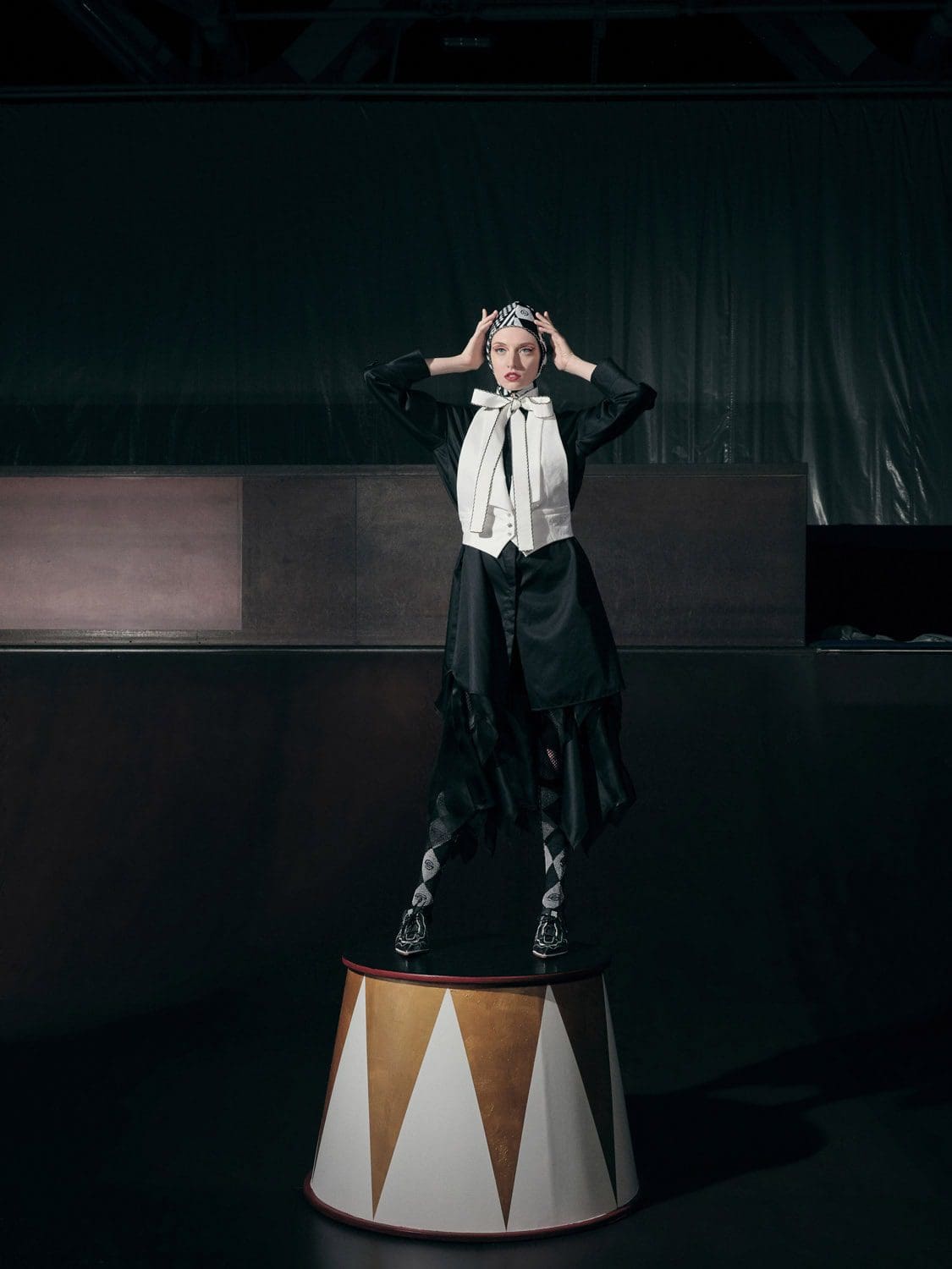 Shiatzy Chen Spring Summer 2022 por RUNWAY MAGAZINE