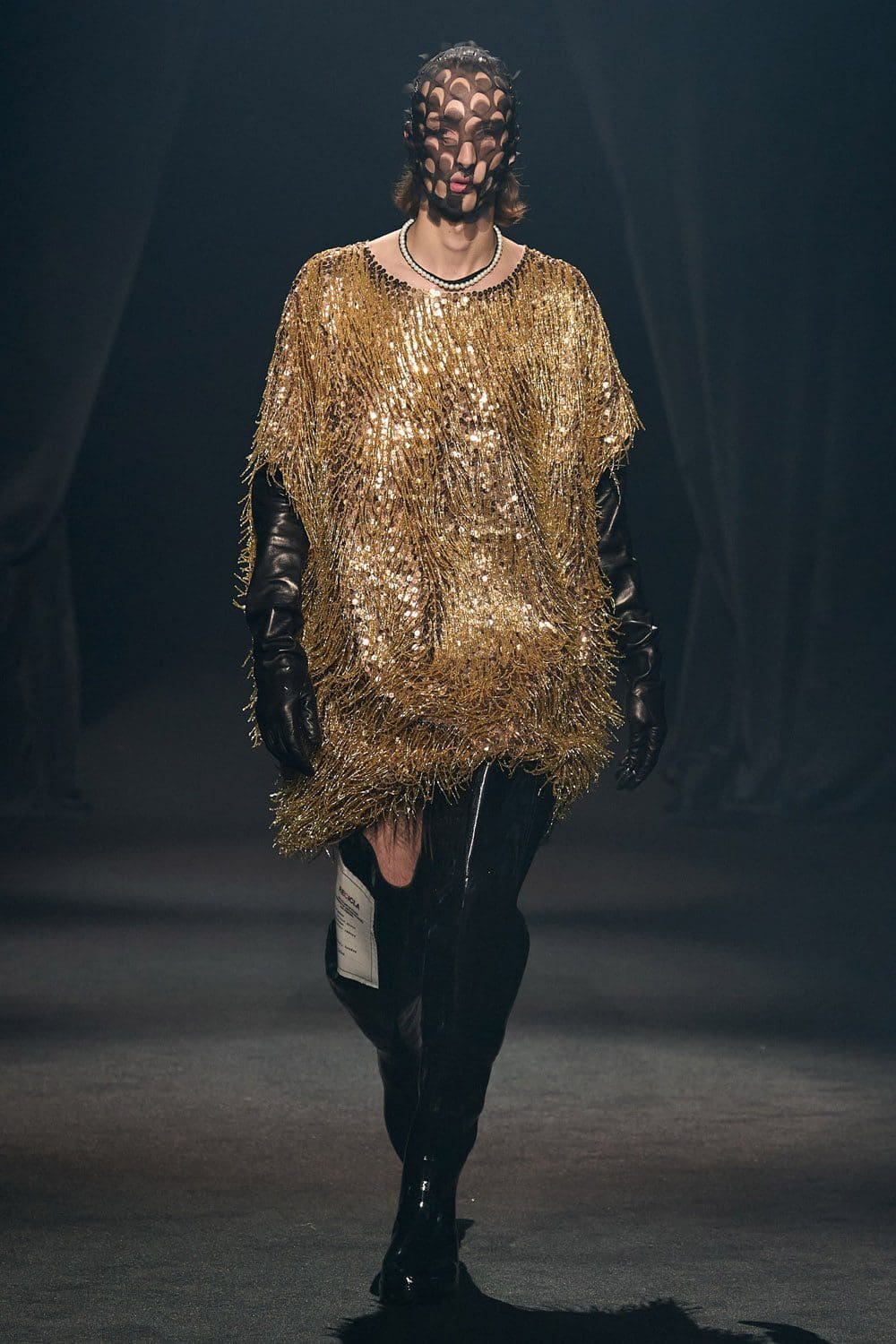 Hommage à Alber Elbaz show Paris par RUNWAY MAGAZINE