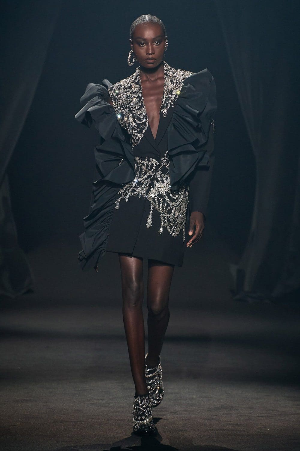 Hommage à Alber Elbaz show Paris par RUNWAY MAGAZINE