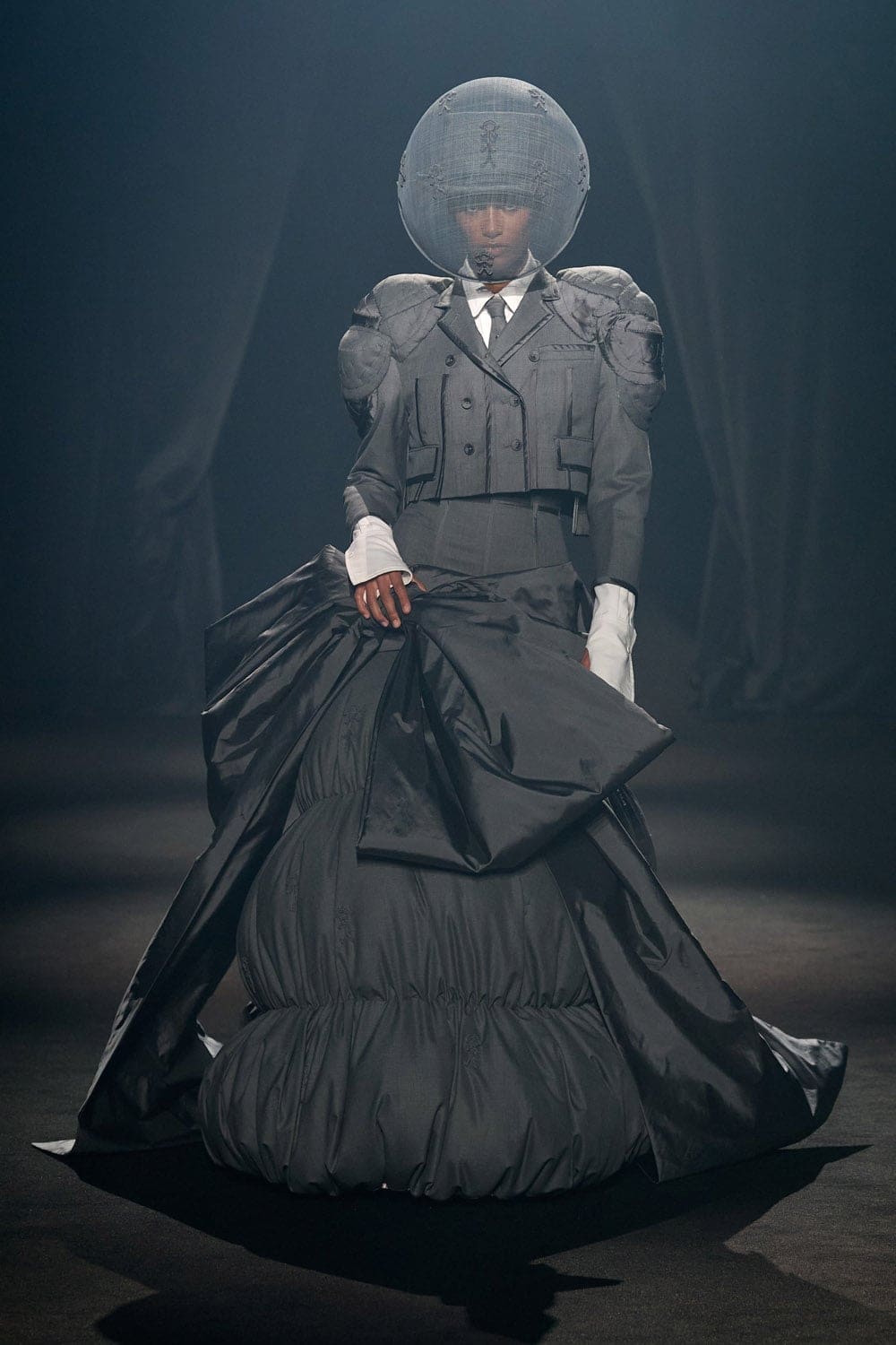 Hommage à Alber Elbaz show Paris par RUNWAY MAGAZINE