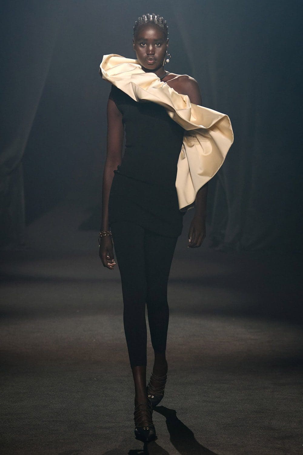 Hommage à Alber Elbaz show Paris par RUNWAY MAGAZINE