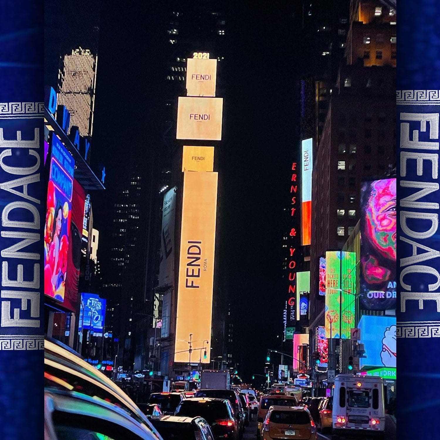 2021 年 XNUMX 月,Fendi 点亮了纽约市时代广场的夜空 RUNWAY 杂志