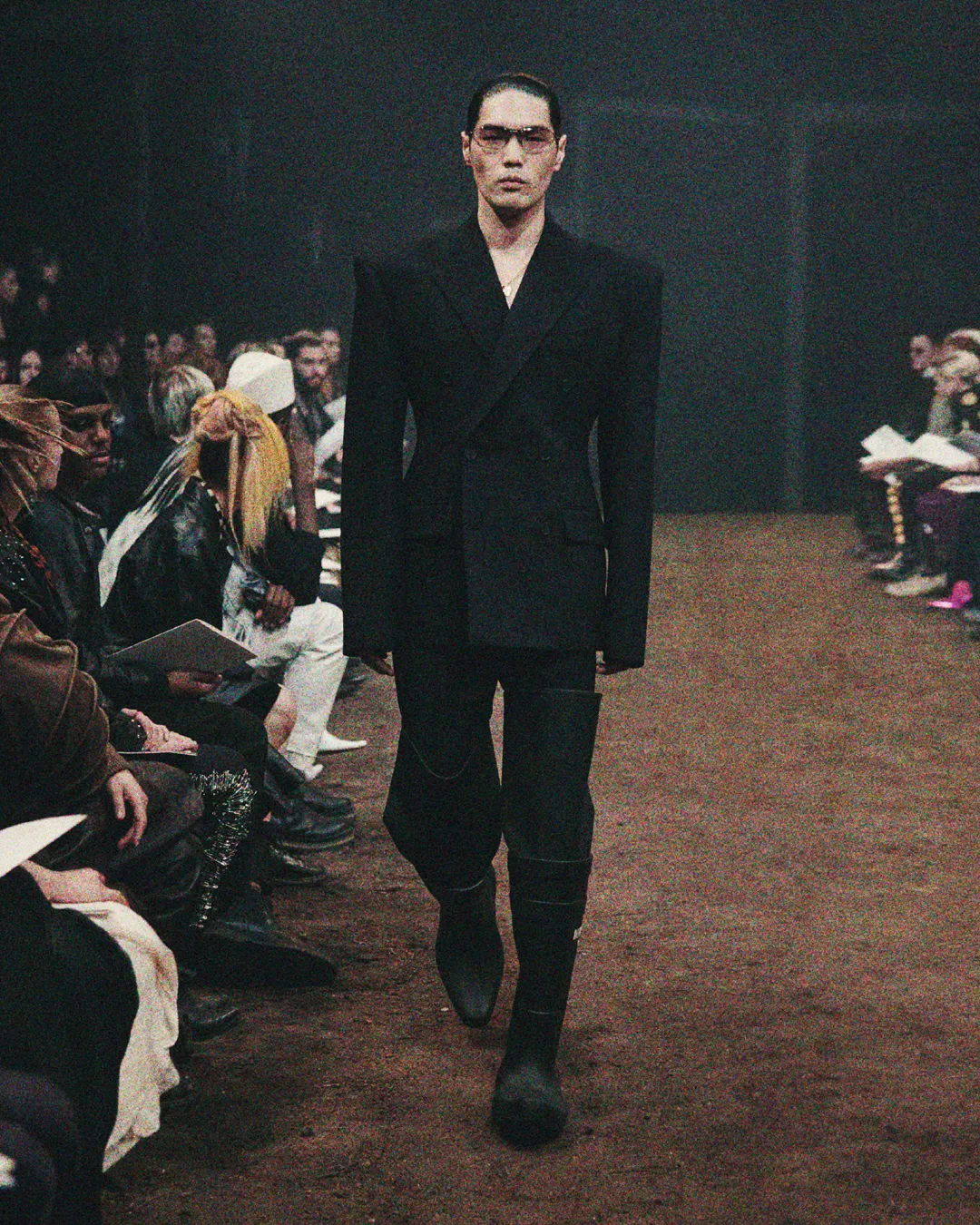 Balenciaga Fall 2022 Show The Lost Tape de RUNWAY REVISTA