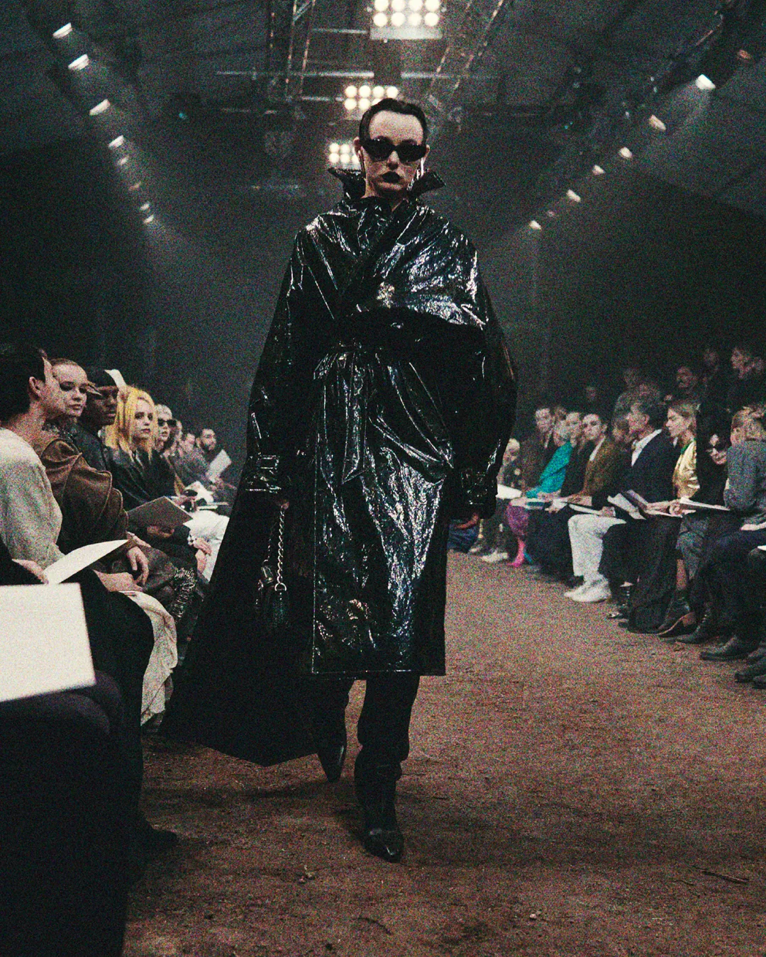 Balenciaga Fall 2022 Show The Lost Tape de RUNWAY REVISTA