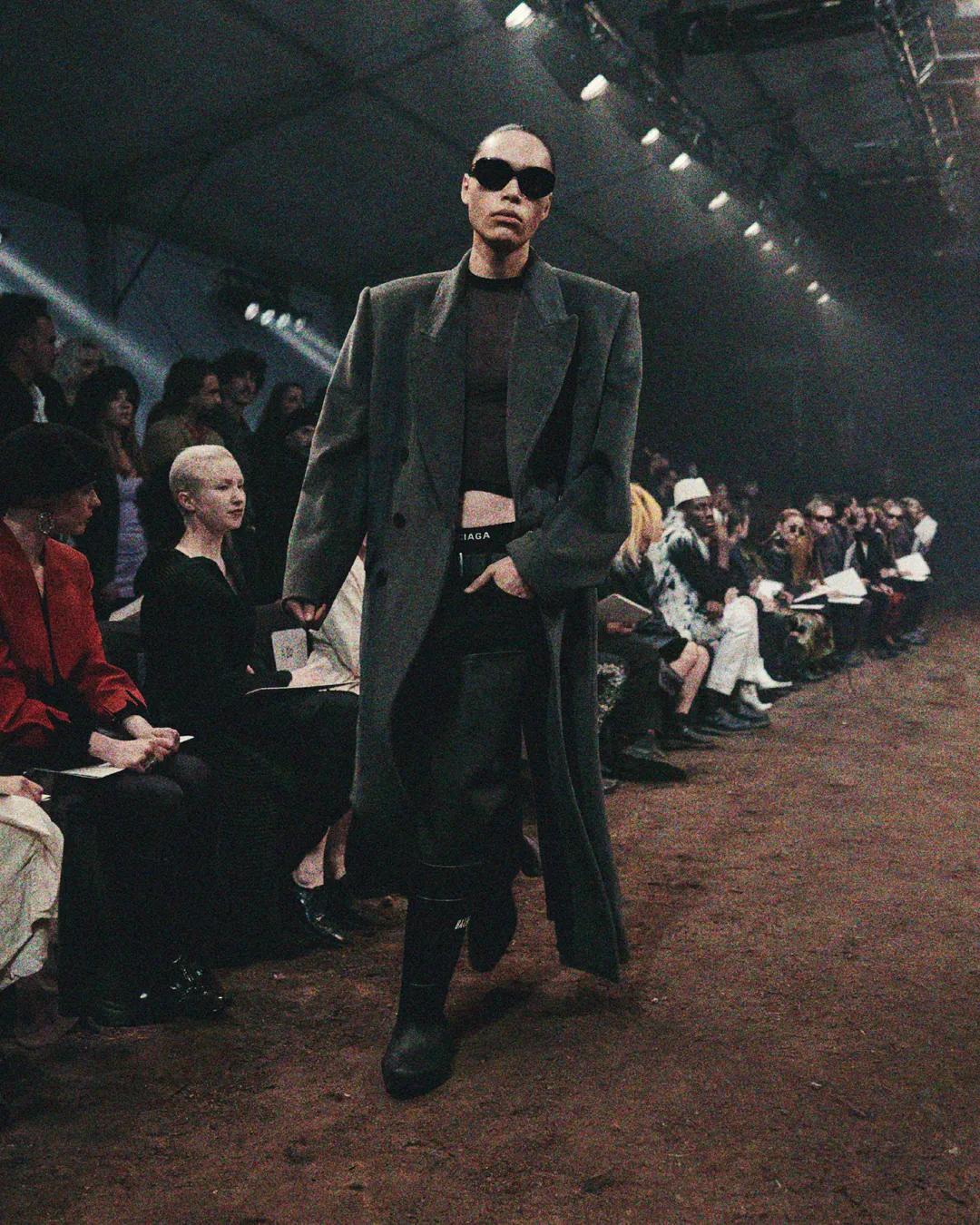 Balenciaga Fall 2022 Show The Lost Tape de RUNWAY REVISTA