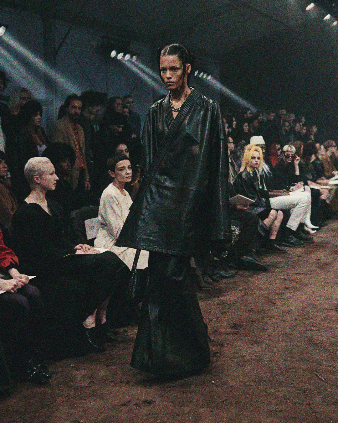Balenciaga Fall 2022 Show The Lost Tape de RUNWAY REVISTA