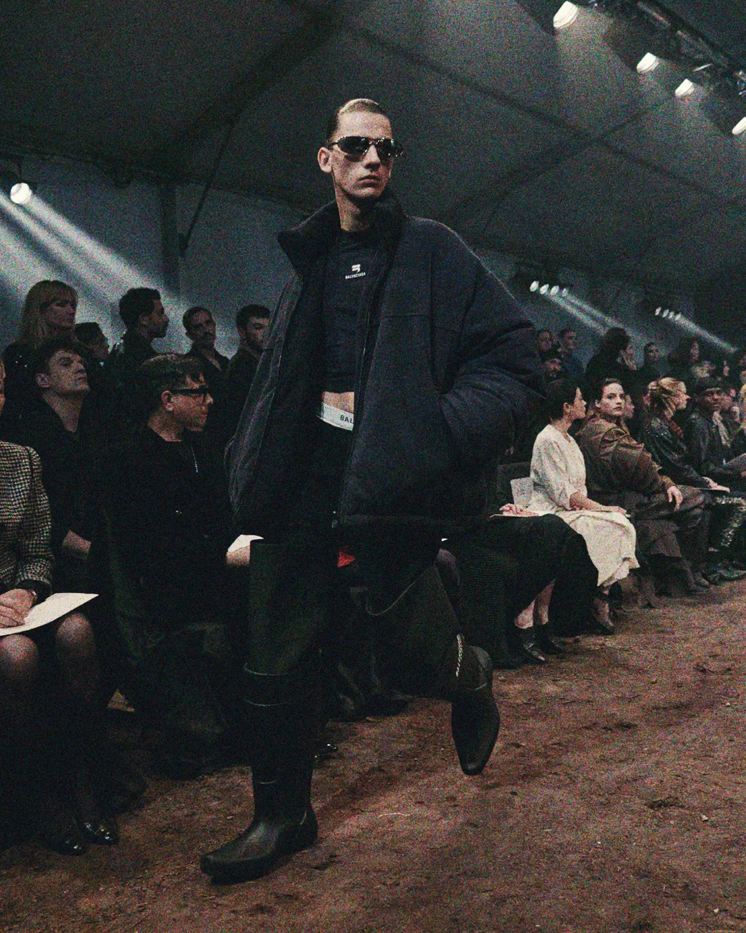 Balenciaga Fall 2022 Show The Lost Tape de RUNWAY REVISTA