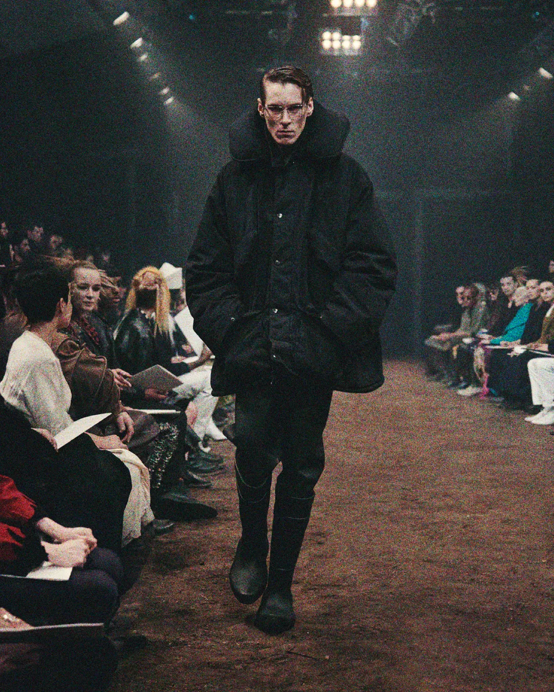 Balenciaga Fall 2022 Show The Lost Tape de RUNWAY REVISTA
