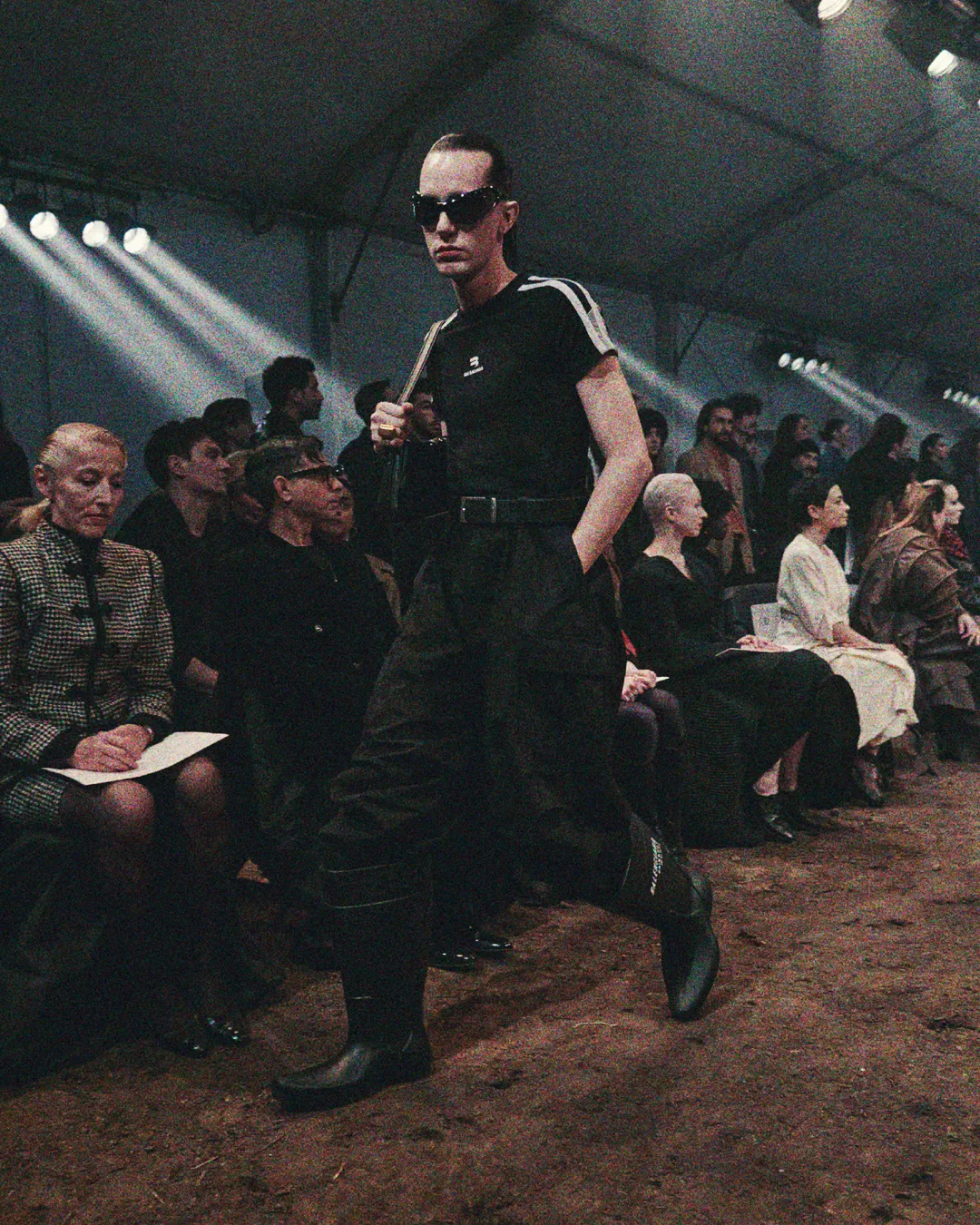 Balenciaga Fall 2022 Show The Lost Tape de RUNWAY REVISTA