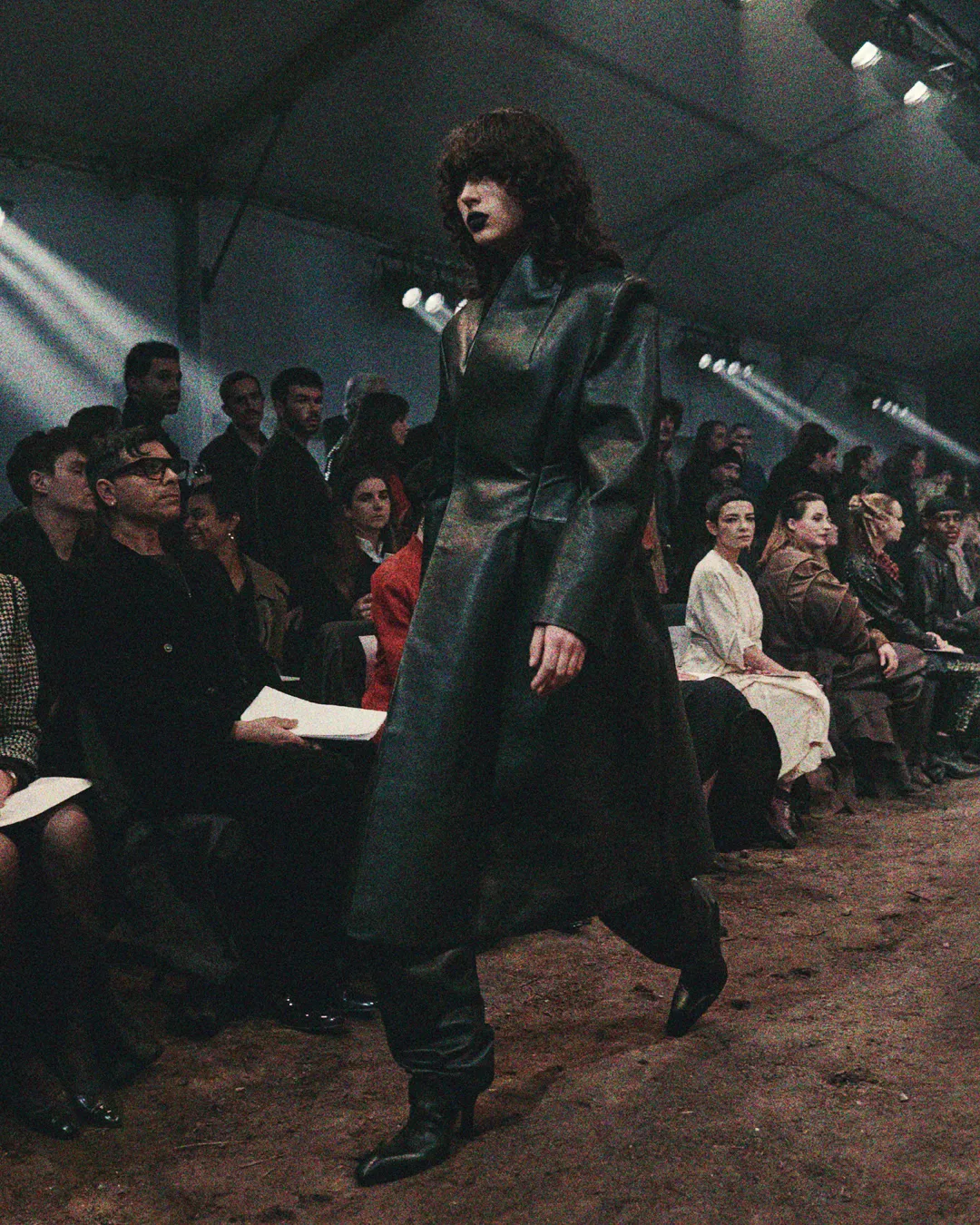 Balenciaga Fall 2022 Show The Lost Tape de RUNWAY REVISTA