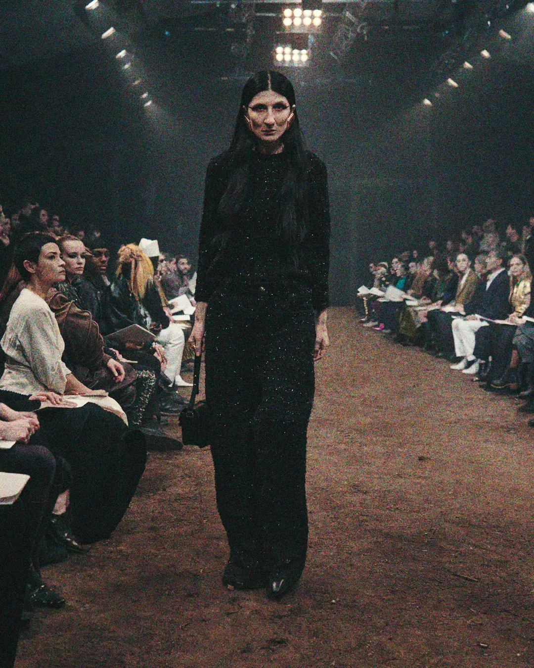 Balenciaga Fall 2022 Show The Lost Tape de RUNWAY REVISTA