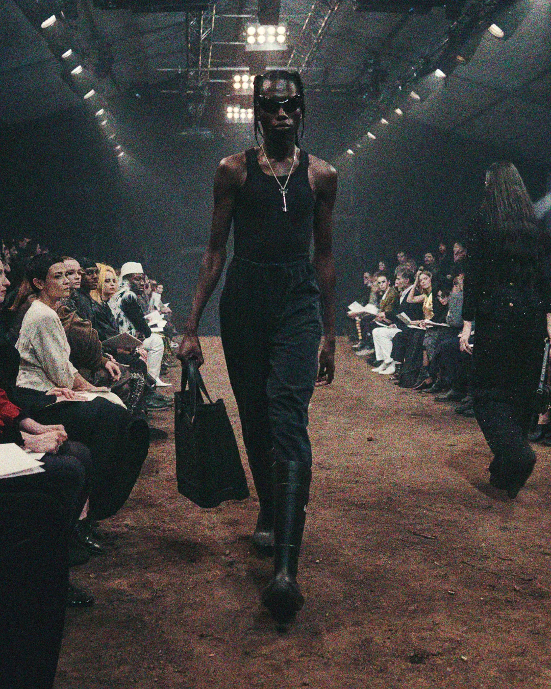Balenciaga Fall 2022 Show The Lost Tape de RUNWAY REVISTA