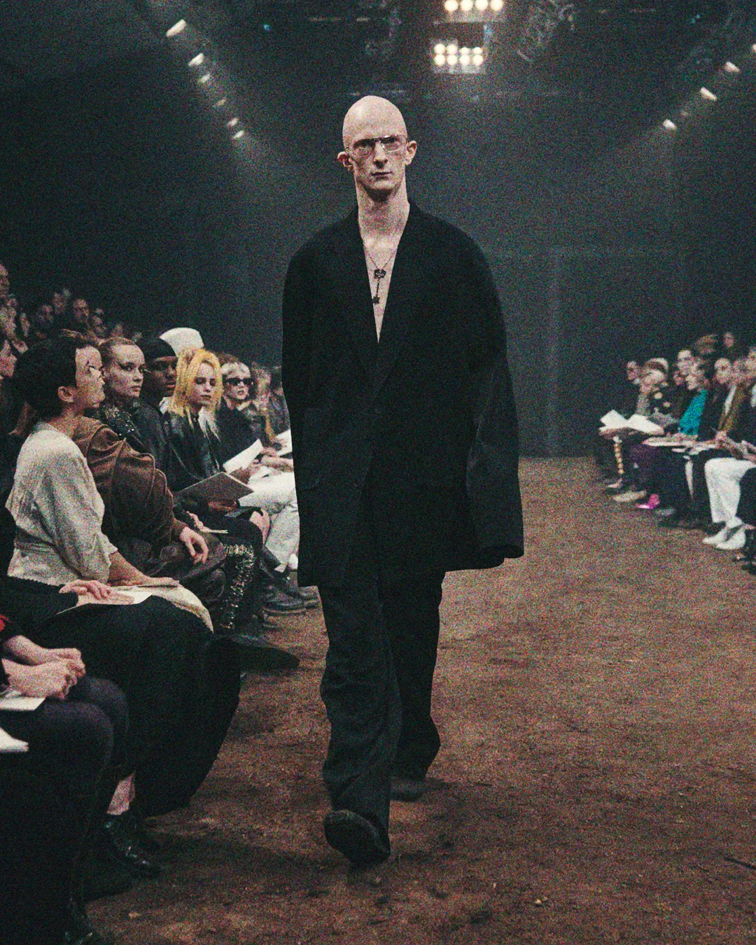 Balenciaga Fall 2022 Show The Lost Tape de RUNWAY REVISTA