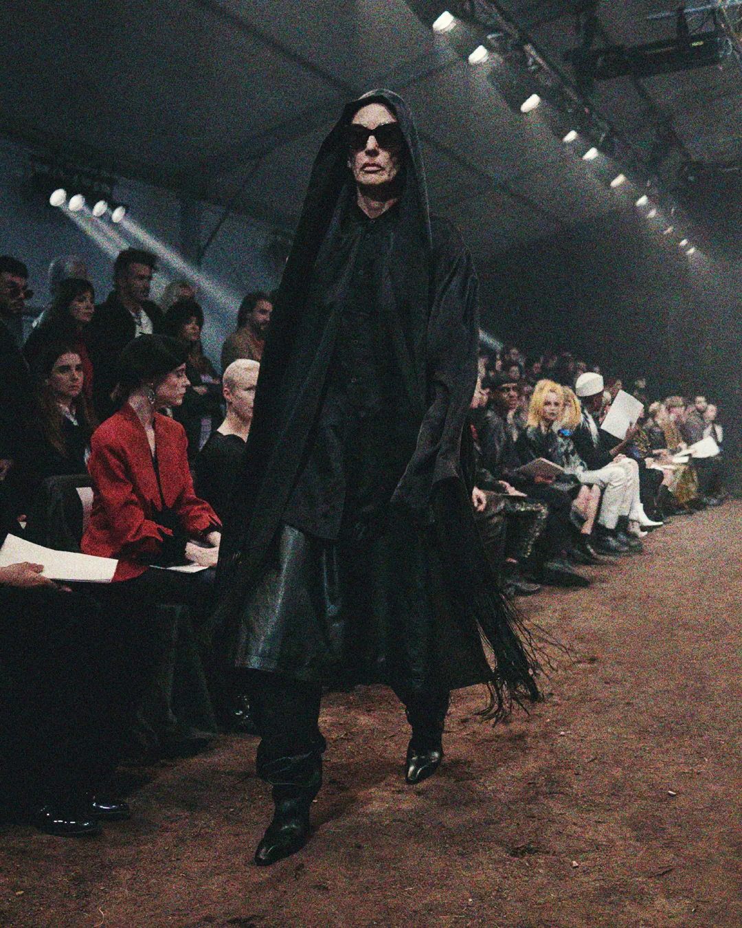Balenciaga Fall 2022 Show The Lost Tape de RUNWAY REVISTA