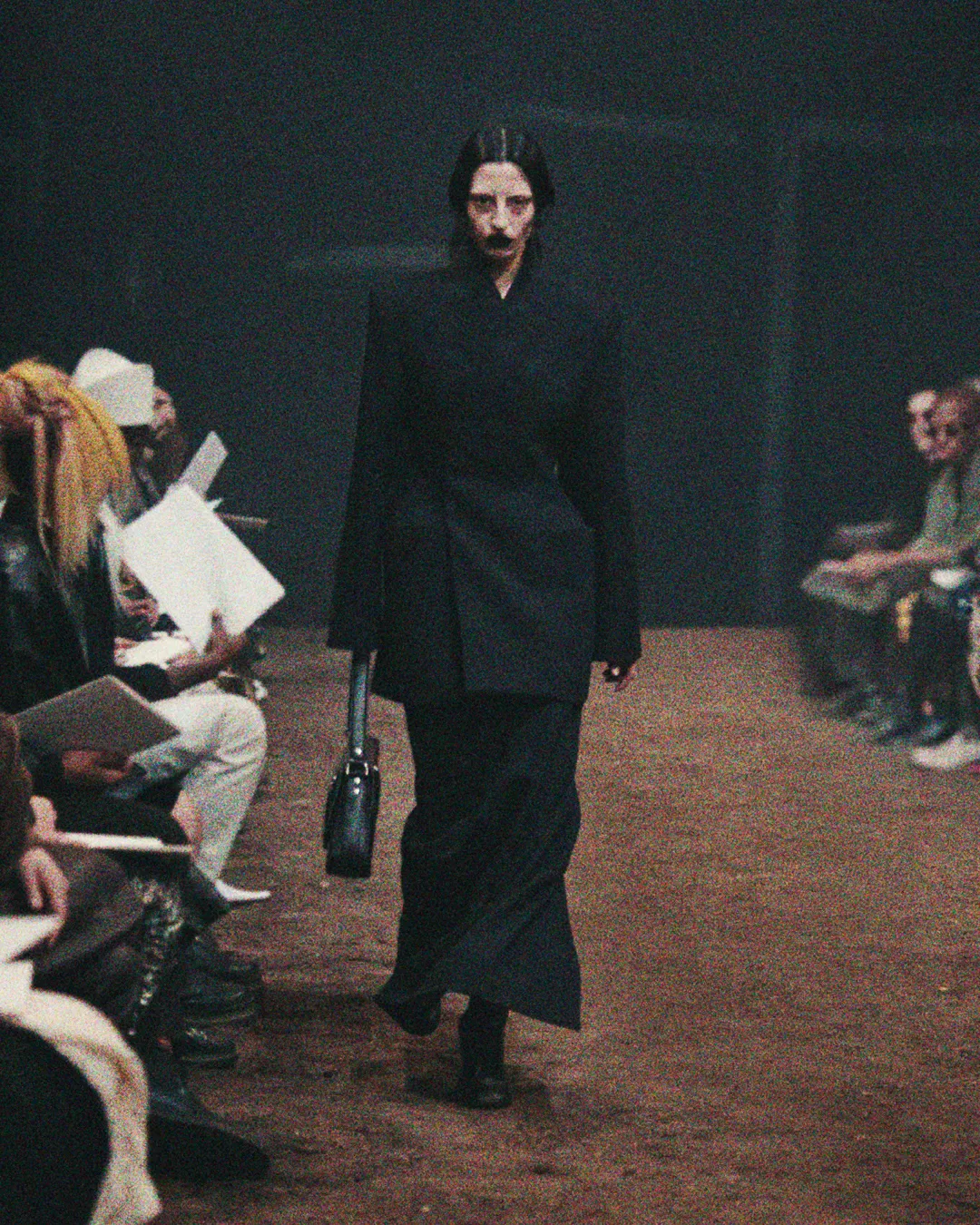 Balenciaga Fall 2022 Show The Lost Tape de RUNWAY REVISTA