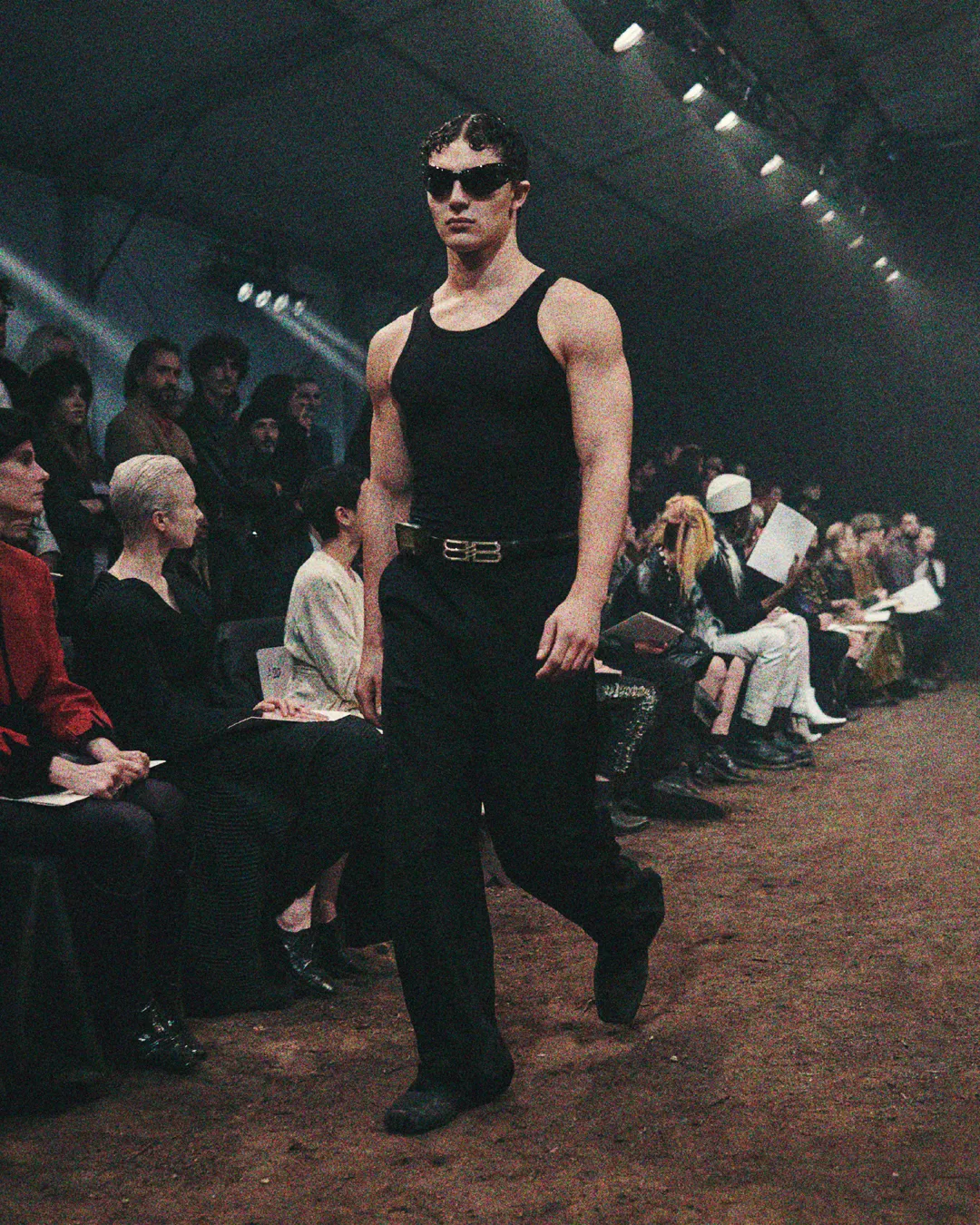 Balenciaga Fall 2022 Show The Lost Tape de RUNWAY REVISTA