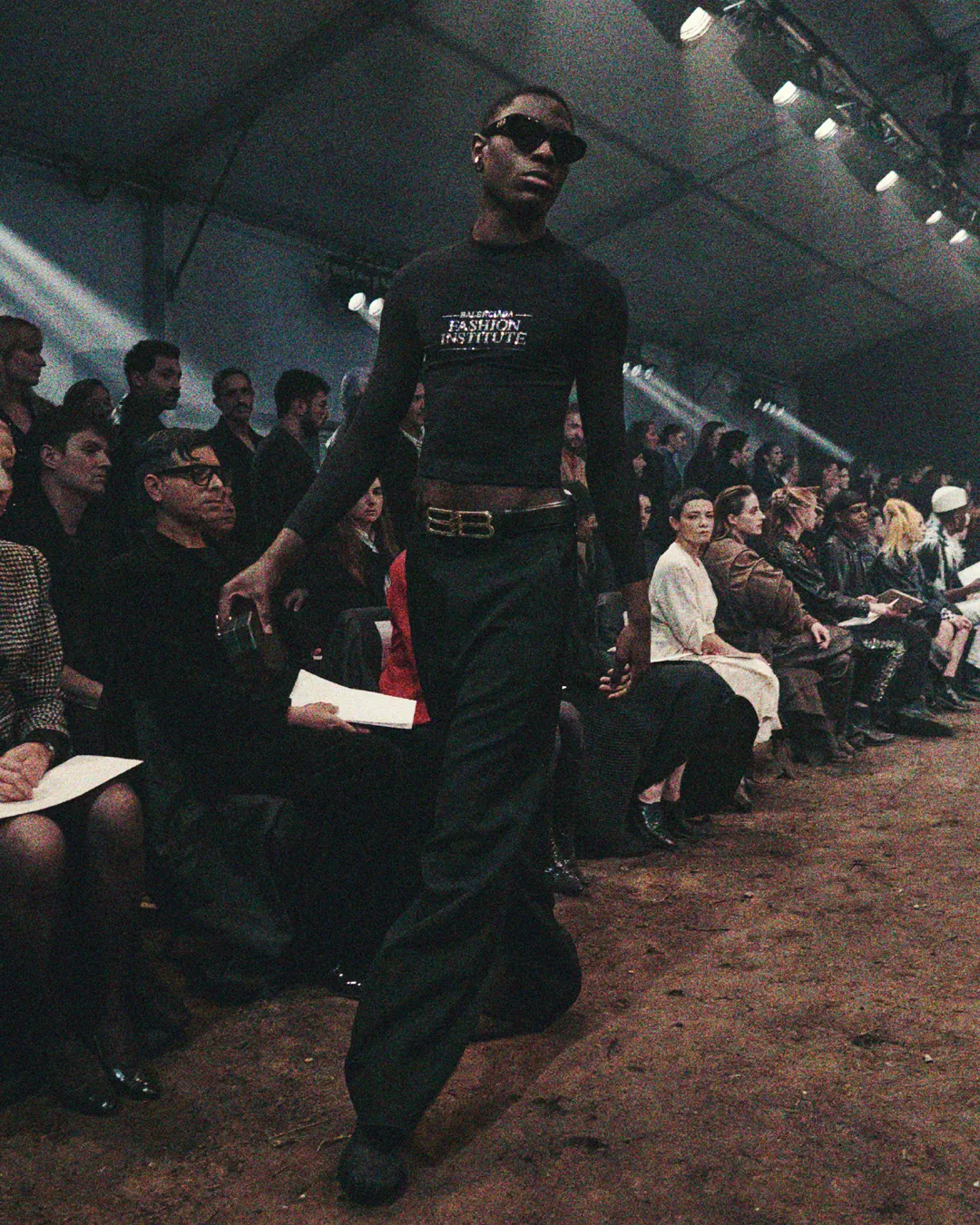 Balenciaga Fall 2022 Show The Lost Tape de RUNWAY REVISTA