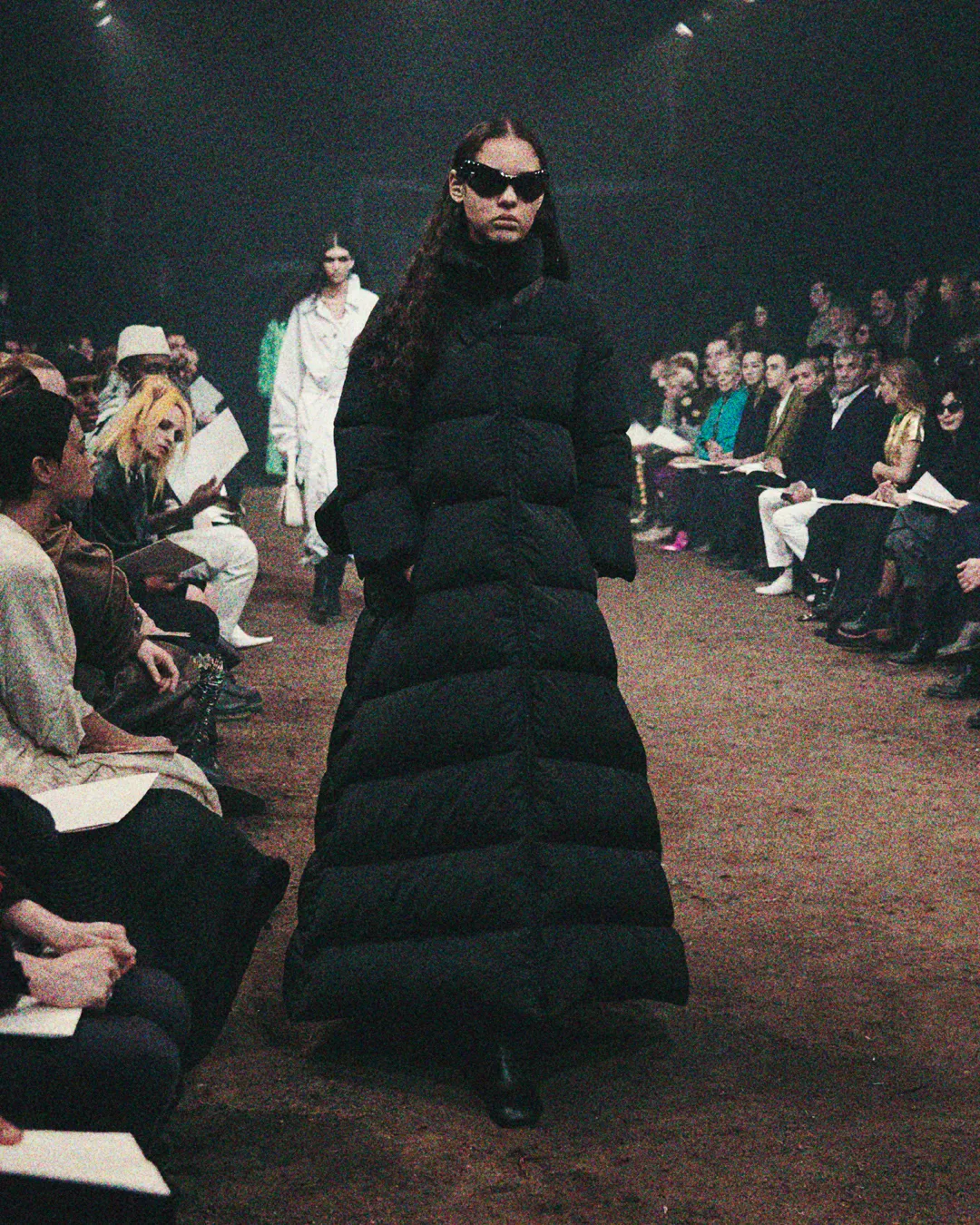 Balenciaga Fall 2022 Show The Lost Tape de RUNWAY REVISTA