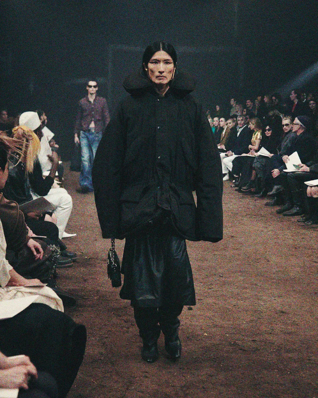 Balenciaga Fall 2022 Show The Lost Tape de RUNWAY REVISTA