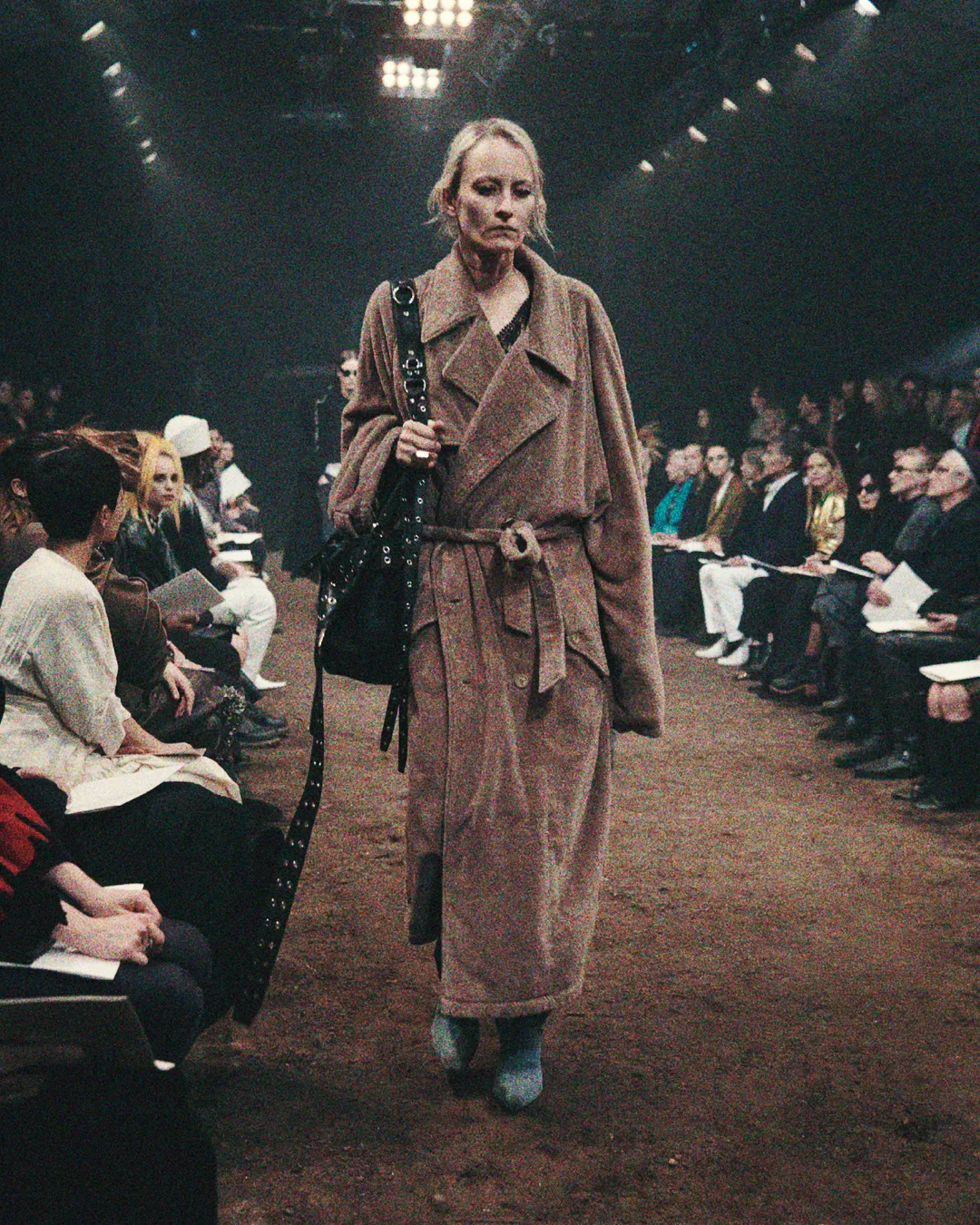 Balenciaga Fall 2022 Show The Lost Tape de RUNWAY REVISTA
