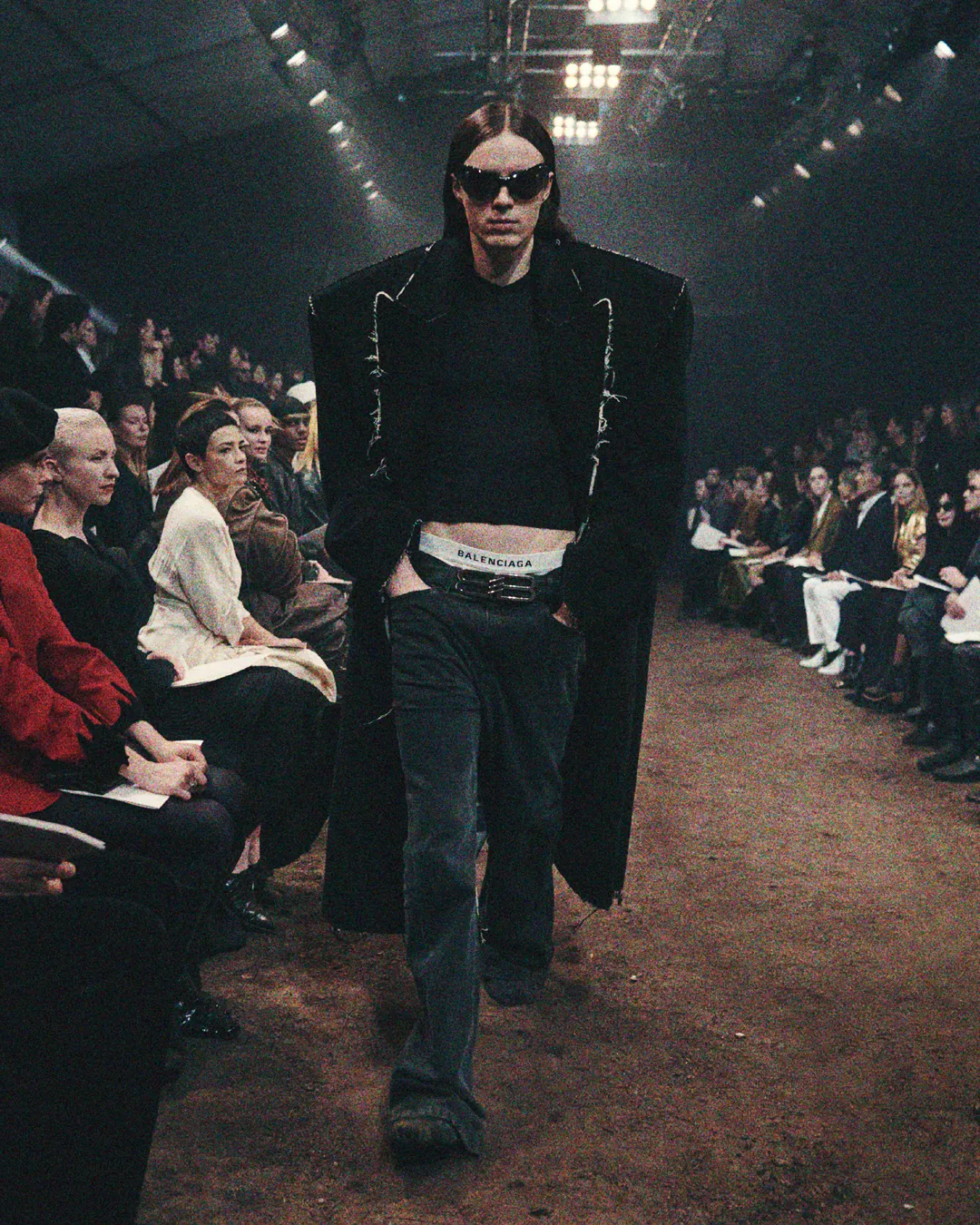 Balenciaga Fall 2022 Show The Lost Tape de RUNWAY REVISTA