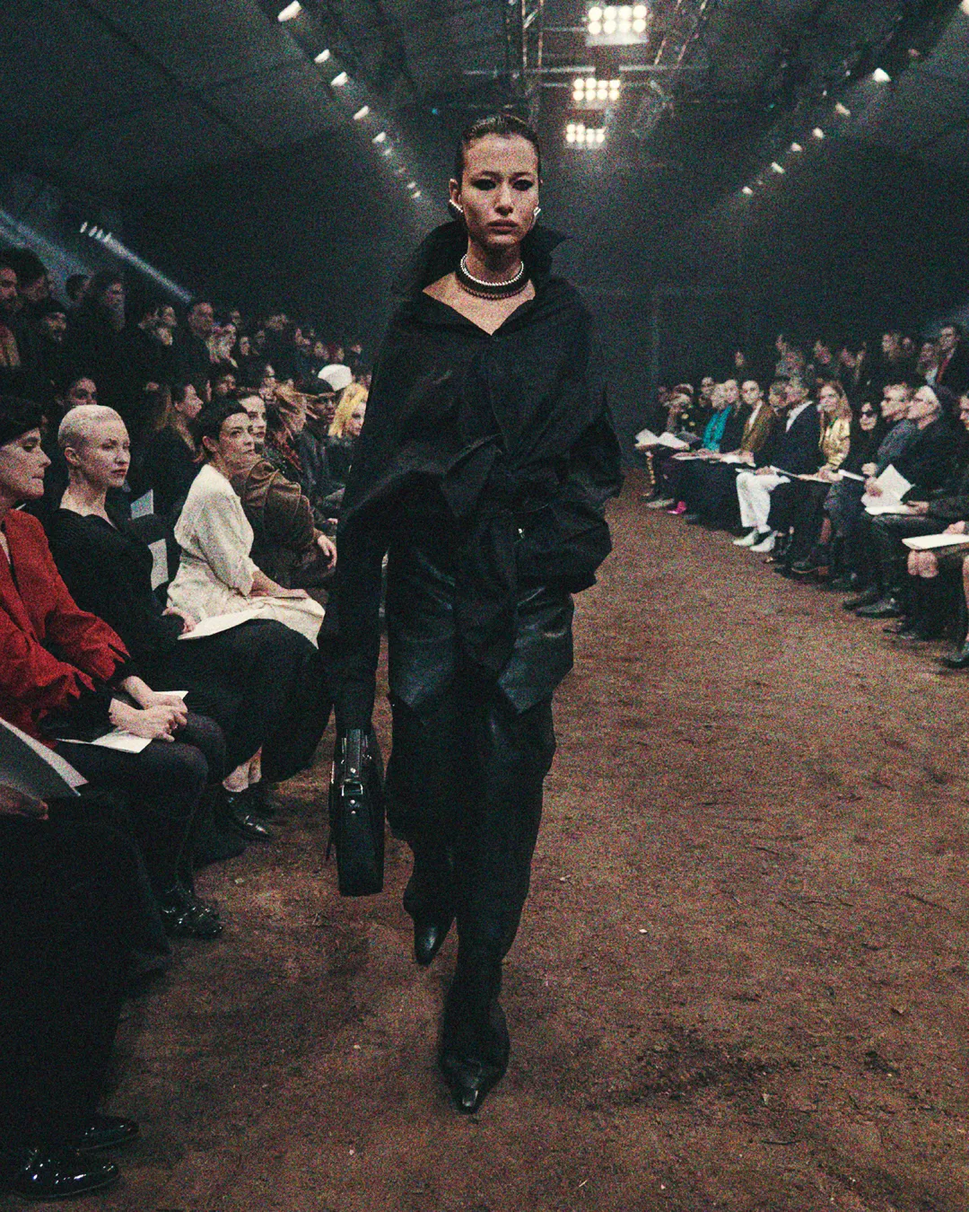 Balenciaga Fall 2022 Show The Lost Tape de RUNWAY REVISTA