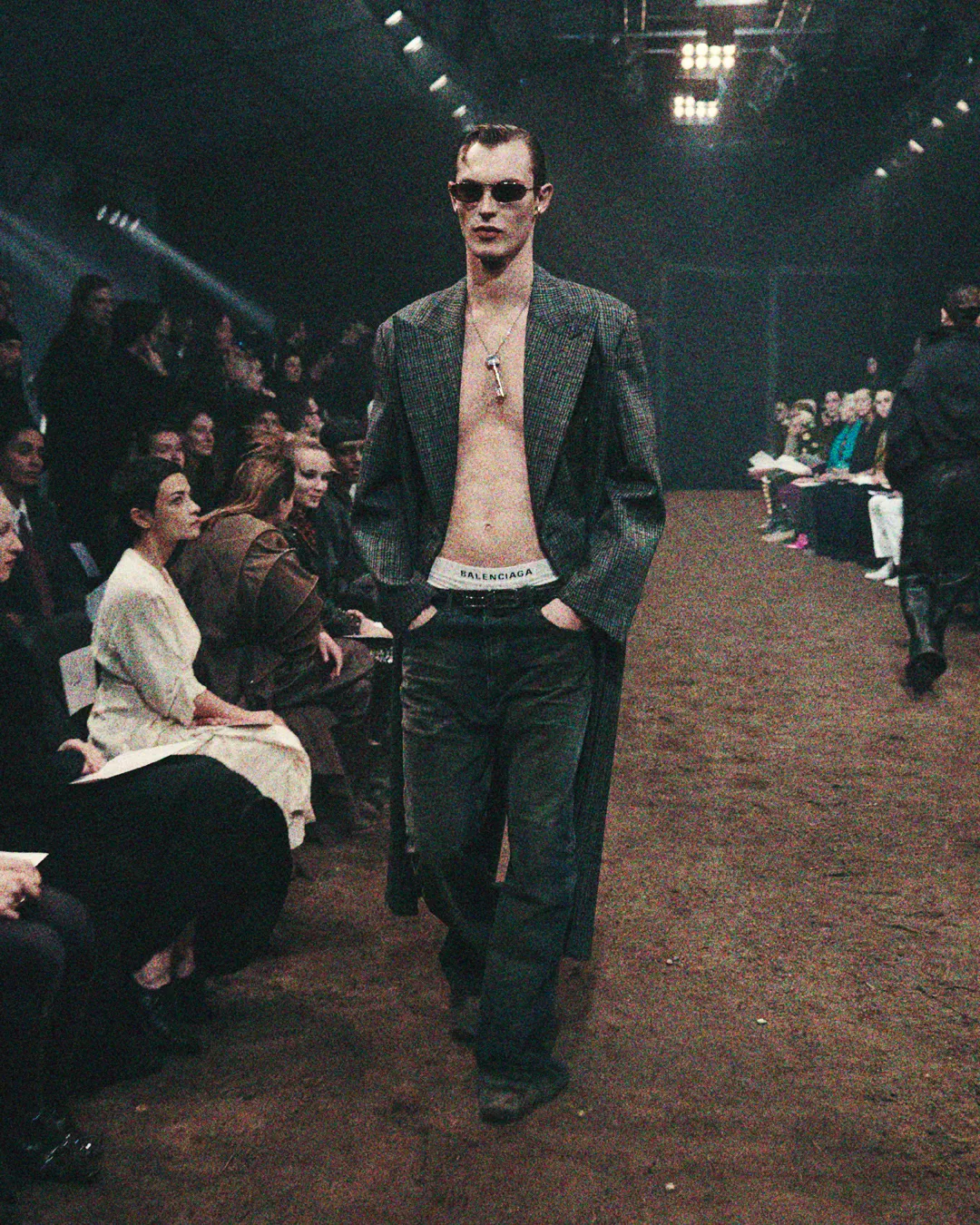 Balenciaga Fall 2022 Show The Lost Tape de RUNWAY REVISTA