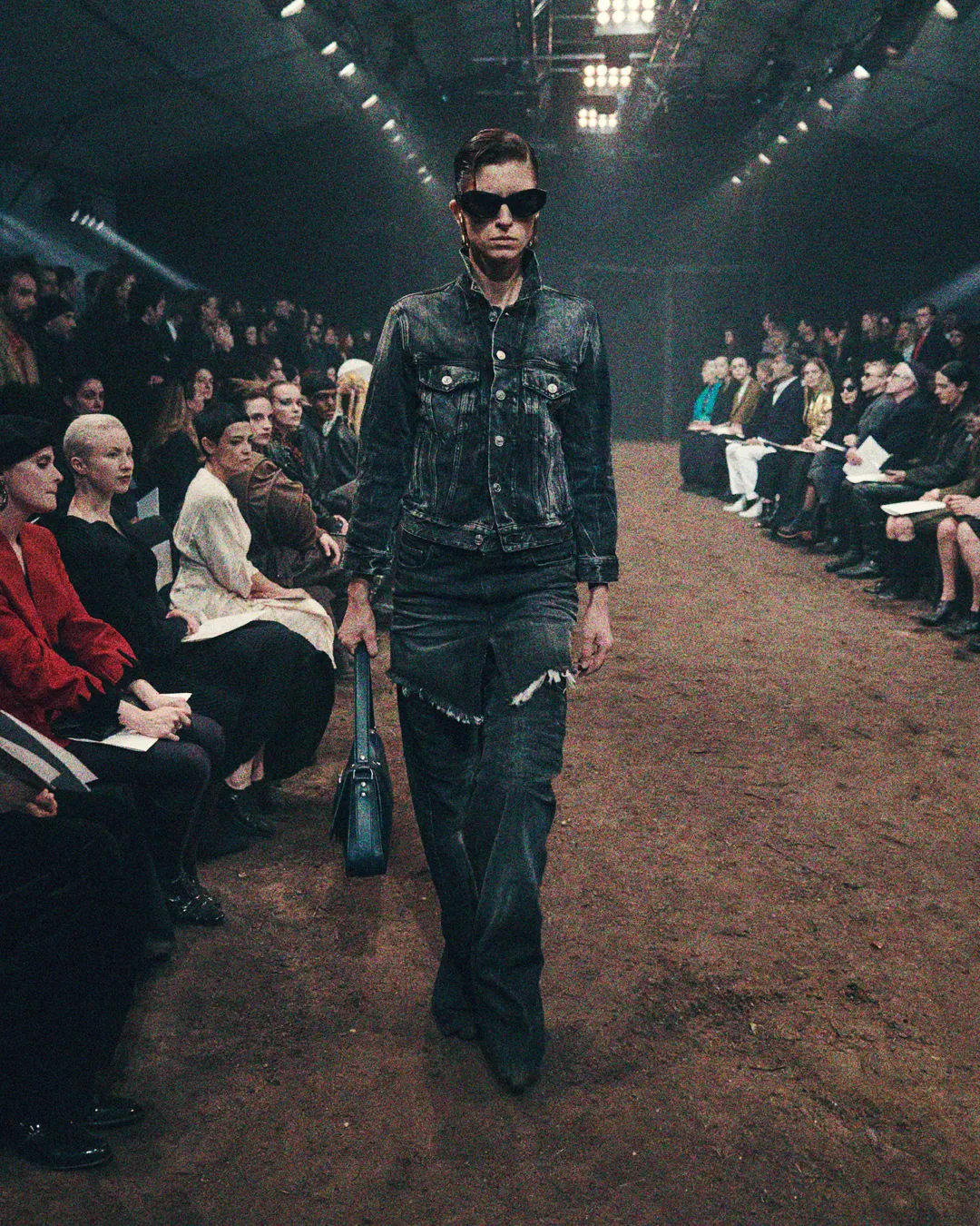 Balenciaga Fall 2022 Show The Lost Tape de RUNWAY REVISTA