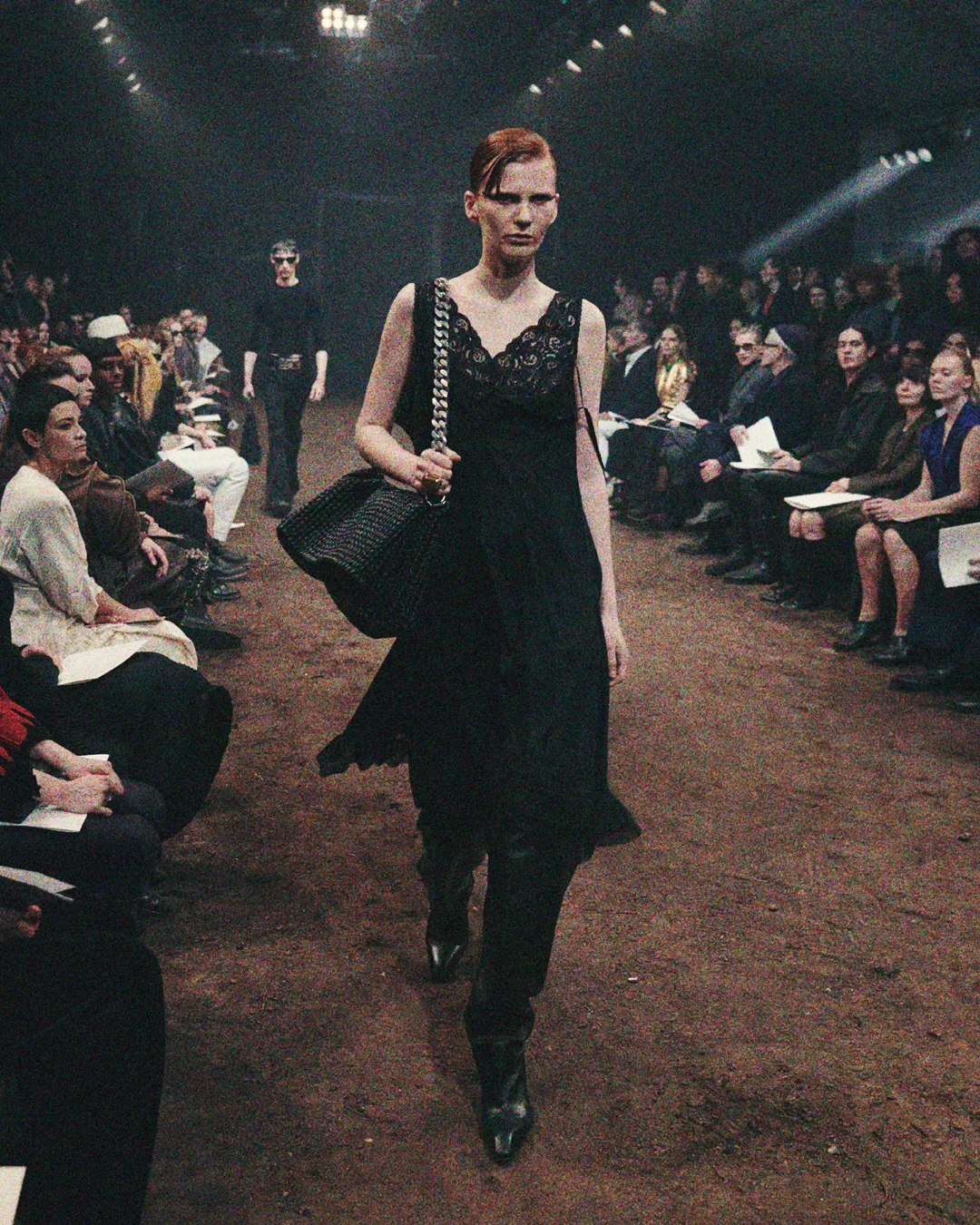 Balenciaga Fall 2022 Show The Lost Tape de RUNWAY REVISTA