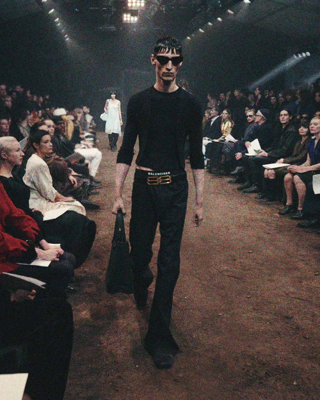 Balenciaga Fall 2022 Show The Lost Tape de RUNWAY REVISTA
