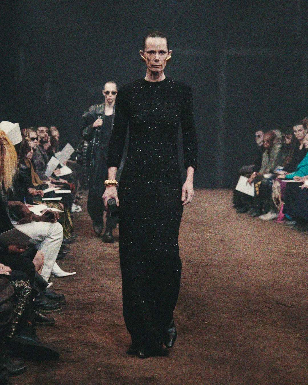 Balenciaga Fall 2022 Show The Lost Tape de RUNWAY REVISTA