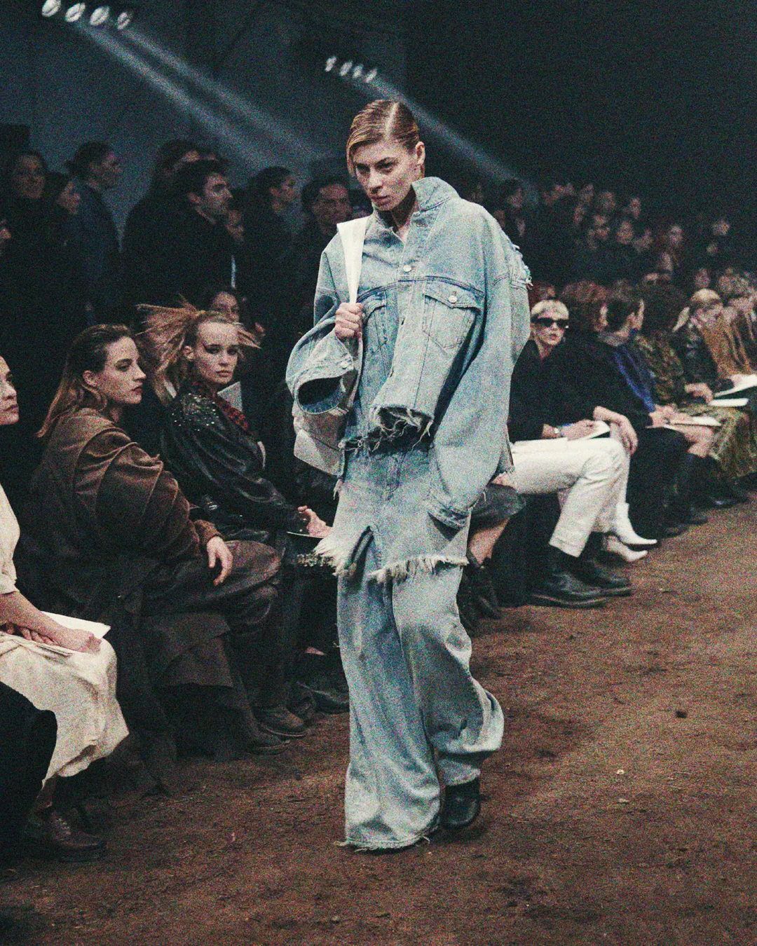 Balenciaga Fall 2022 Show The Lost Tape de RUNWAY REVISTA