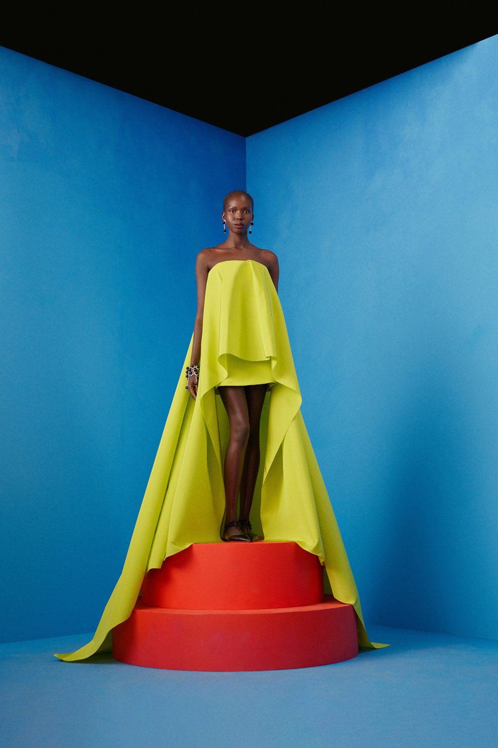 Carolina Herrera Pre-Fall 2022 by RUNWAY MAGAZINE