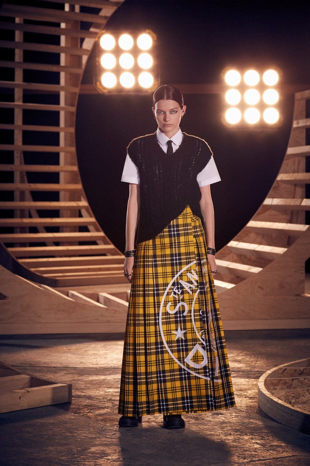 Dior Fall 2022 by RUNWAY MAGAZINE