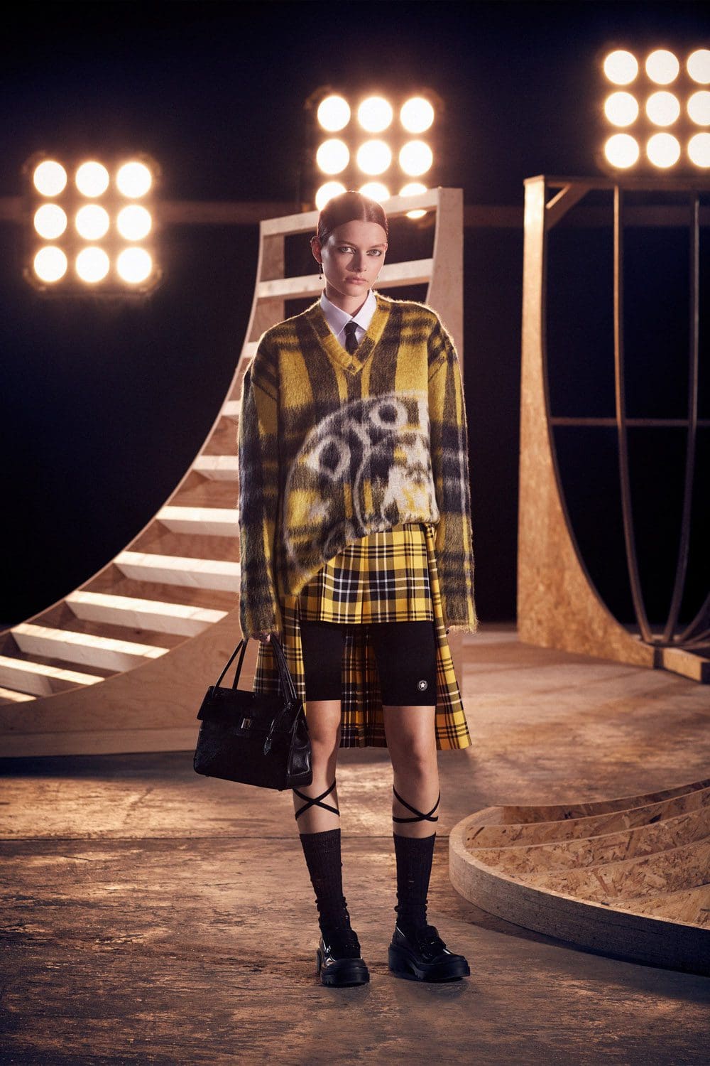 Dior Fall 2022 by RUNWAY MAGAZINE