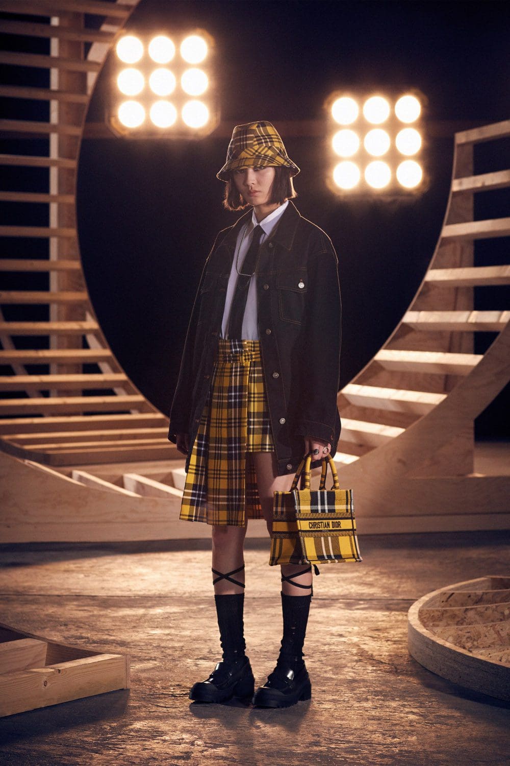 Dior Fall 2022 by RUNWAY MAGAZINE