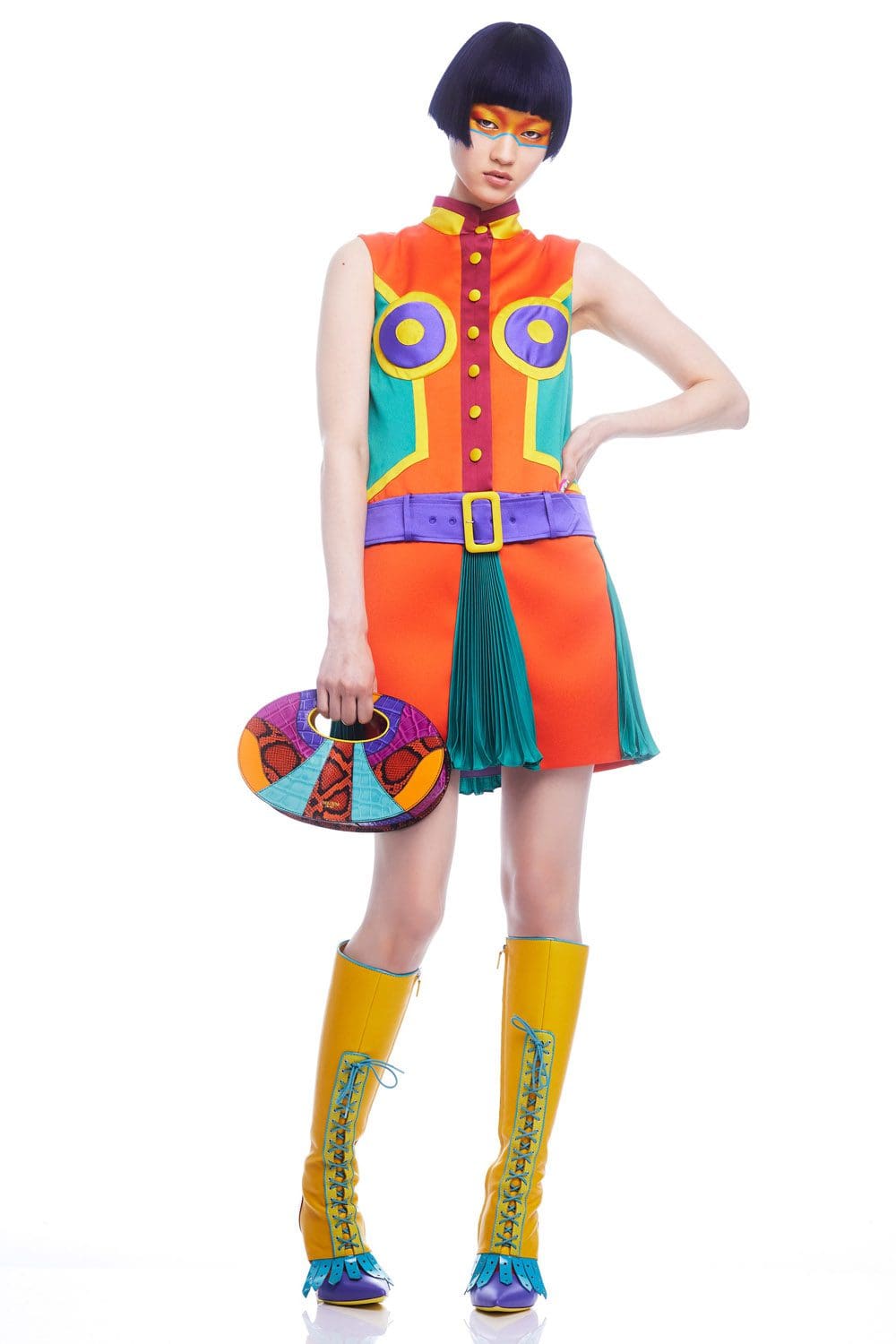 Moschino by Jeremy Scott Pre-Fall 2022 by RUNWAY MAGAZINE