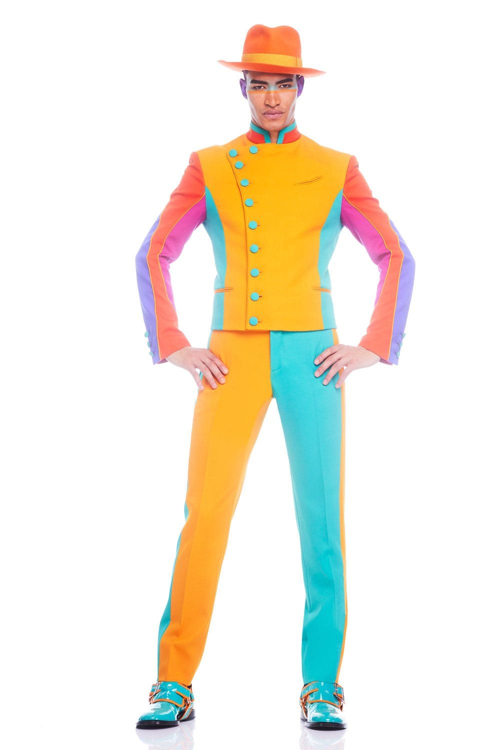 Moschino by Jeremy Scott Pre-Fall 2022 by RUNWAY MAGAZINE