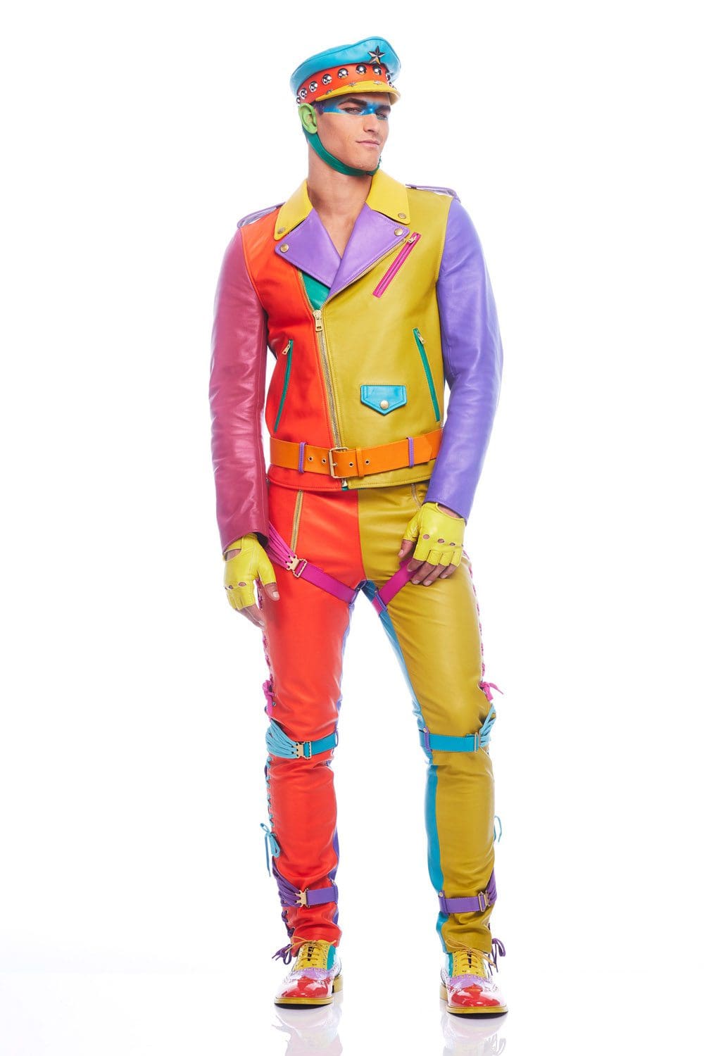 Moschino by Jeremy Scott Pre-Fall 2022 by RUNWAY MAGAZINE