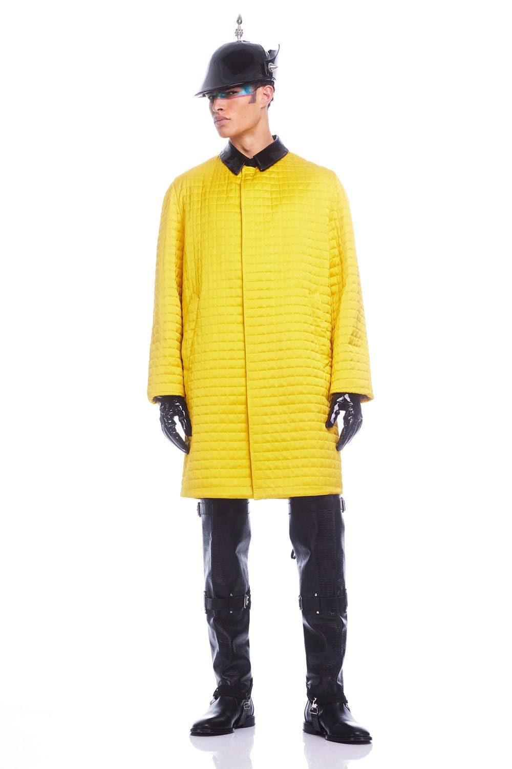 Moschino by Jeremy Scott Pre-Fall 2022 by RUNWAY MAGAZINE